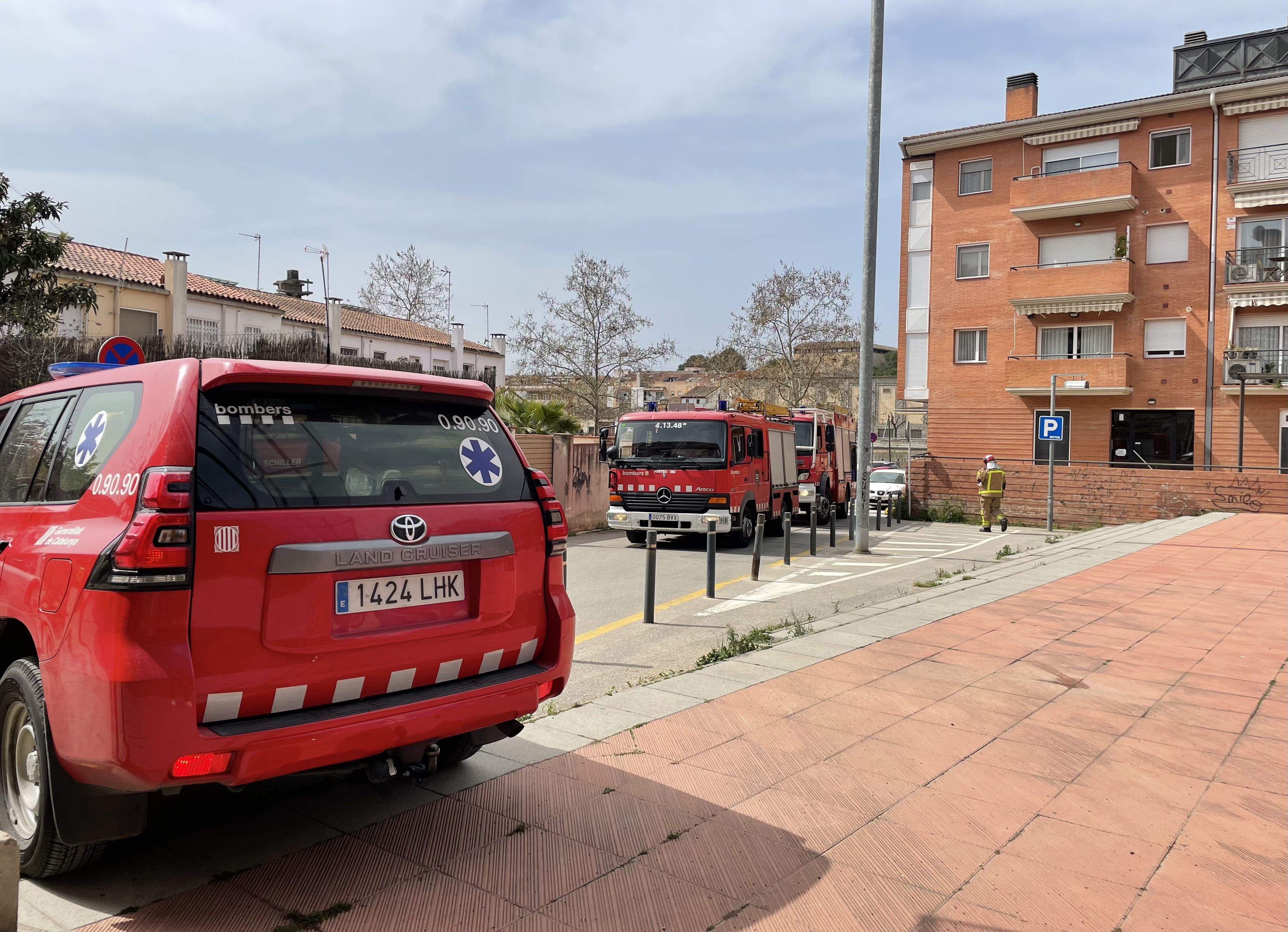 L'incendi s'ha produït en el soterrani d'una casa del carrer de Cadmo. FOTO: Arnau Martínez