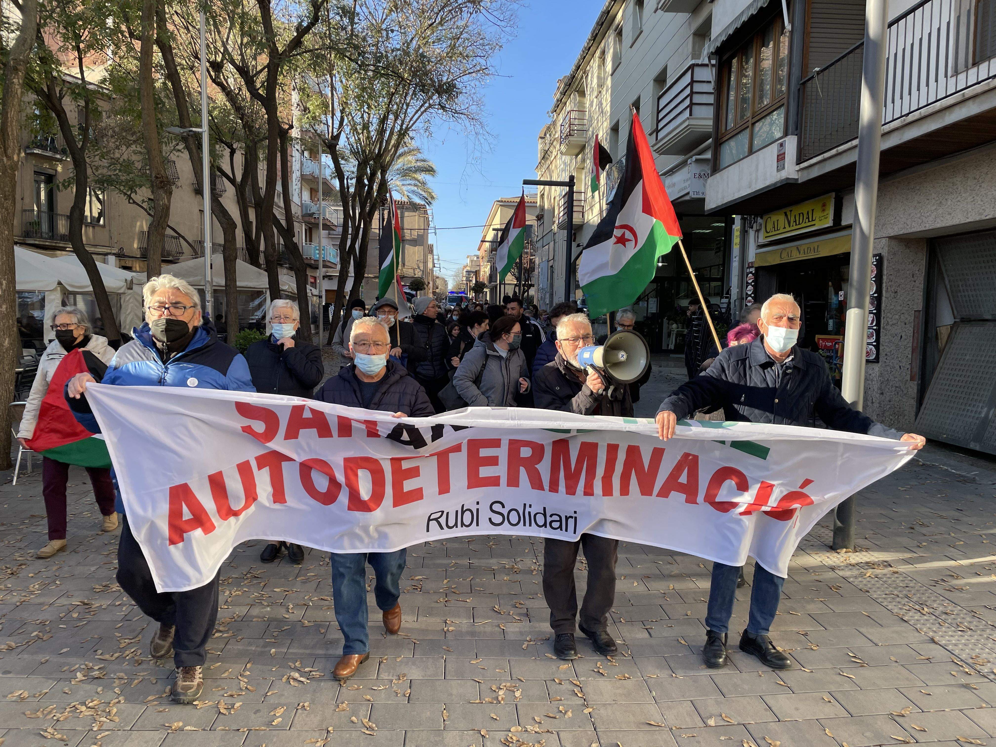 Manifestació contra el nou posicionament d'Espanya en el conflicte del Sàhara. FOTO: Arnau Martínez