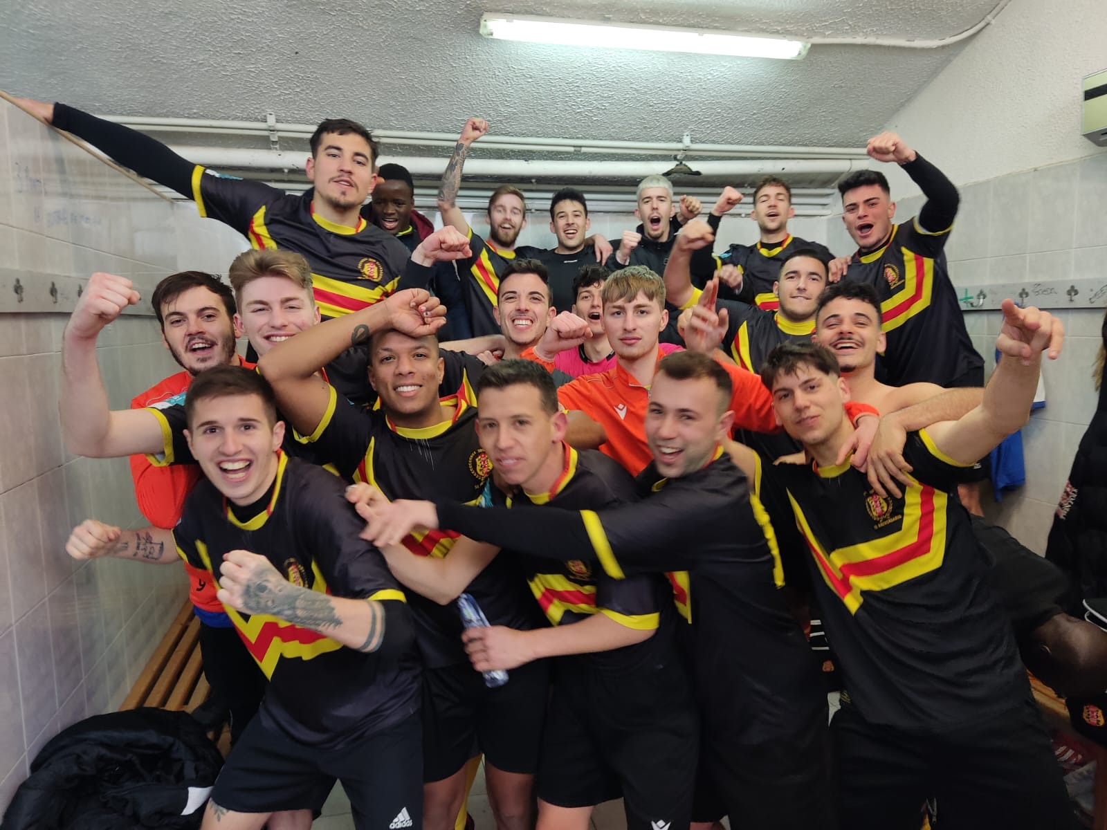 El Veinti celebra el triomf davant el líder de la classificació. FOTO: Cedida