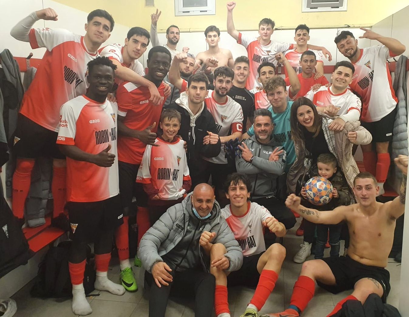 Celebració de la victòria de la UE Rubí B davant el filial del Terrassa FC. FOTO: Cedida