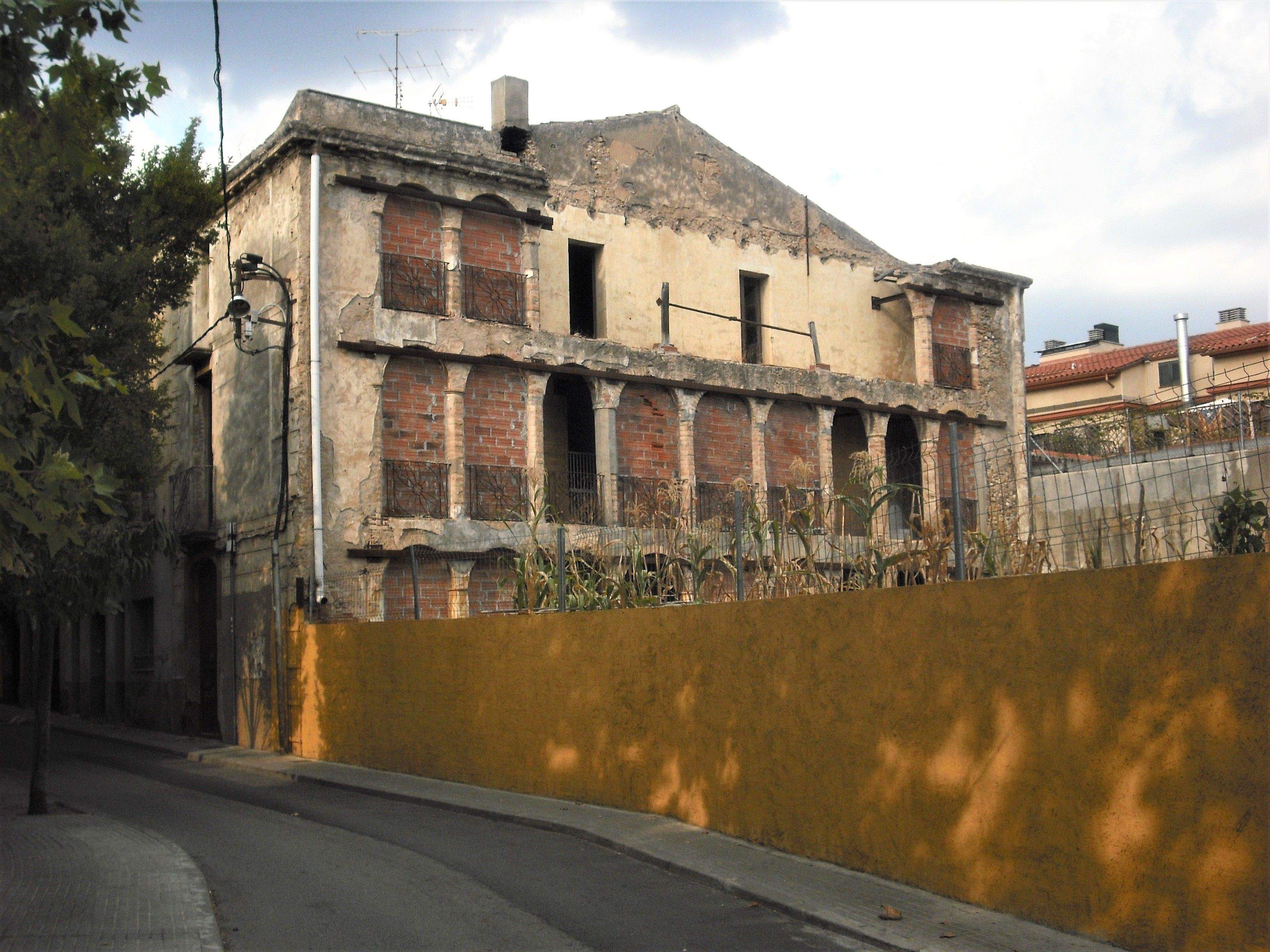 Imatge del degradat estat de la casa Llonch. FOTO: Jordi Vilalta Imatge del degradat estat de la casa Llonch. FOTO: Jordi Vilalta