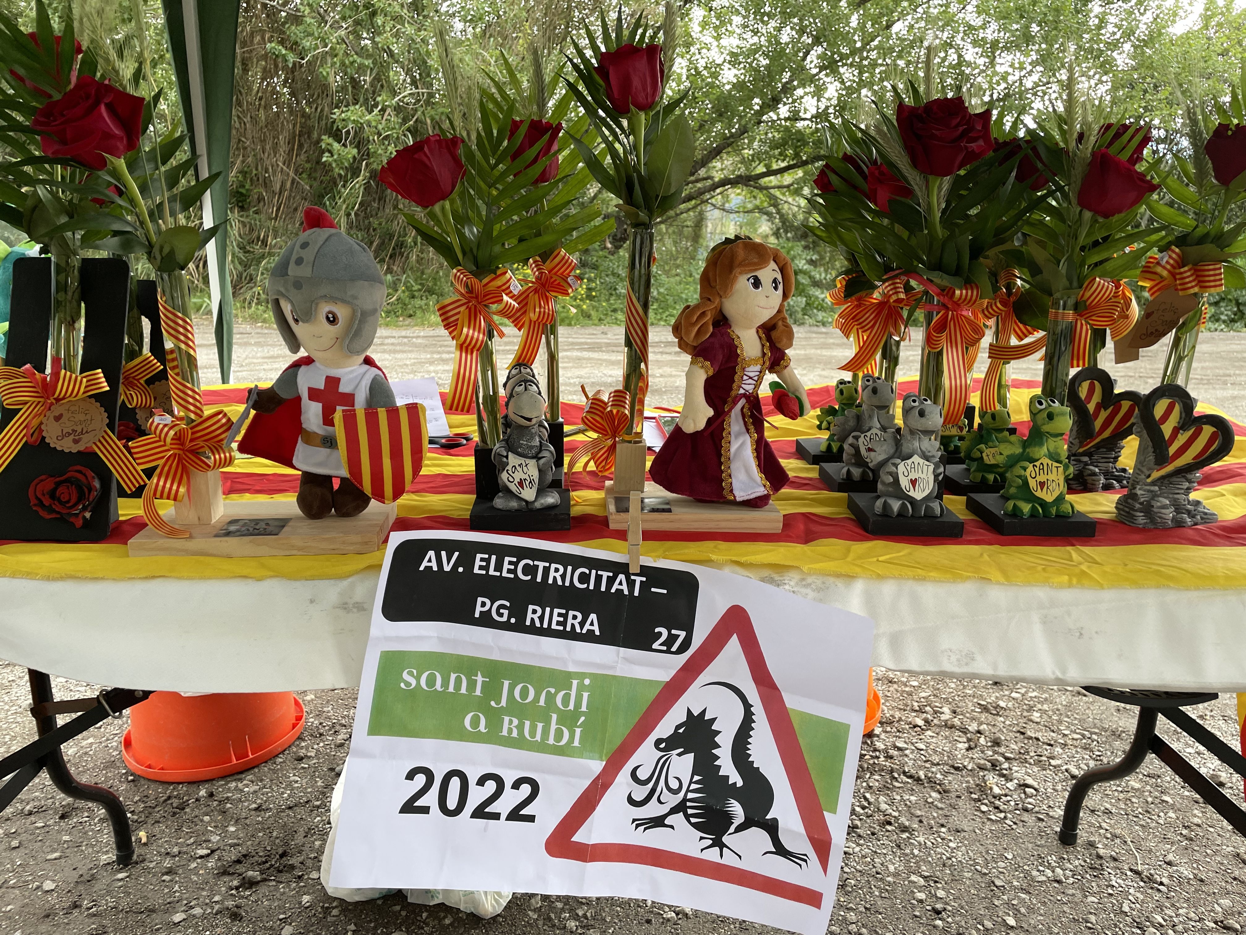 La diada de Sant Jordi recupera la normalitat. FOTO: Arnau Martínez