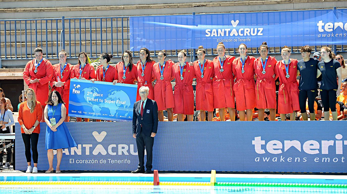 Elena Ruiz. medalla de plata amb la selecció espanyola a la final de waterpolo a Tenerife. FOTO: Cedida