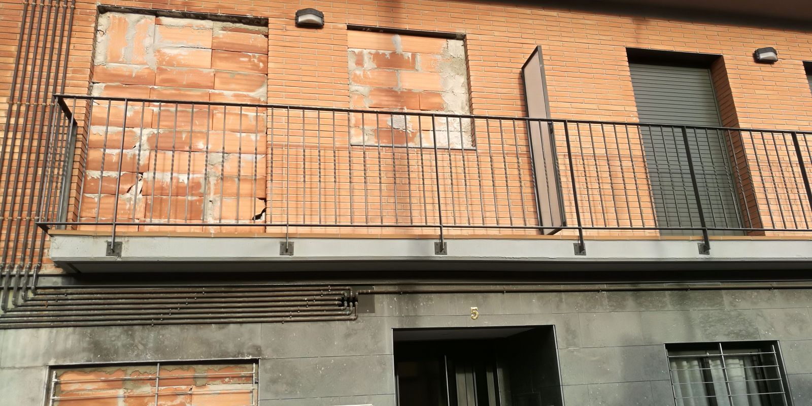 Imatge d'arxiu d'un pis de Rubí tapiat pels veïns per evitar més ocupacions. FOTO: Redacció Imatge d'arxiu d'un pis de Rubí tapiat pels veïns per evitar més ocupacions. FOTO: Redacció