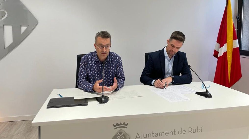 El regidor de Medi Ambient, Andrés Medrano, i el primer tinent d'alcaldia, Moisés Rodríguez. FOTO: NHS