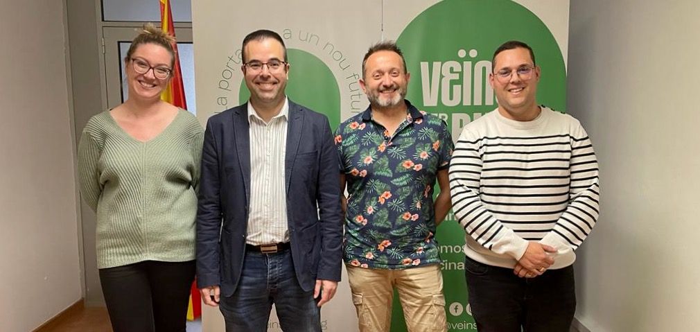 Membres de Veïns per Rubí amb el portaveu de la formació, Toni García, segon per l'esquerra. FOTO: NHS