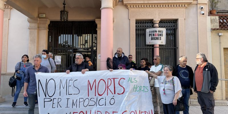 Aquesta pancarta s'ha mostrat durant la concentració. FOTO: Arnau Martínez