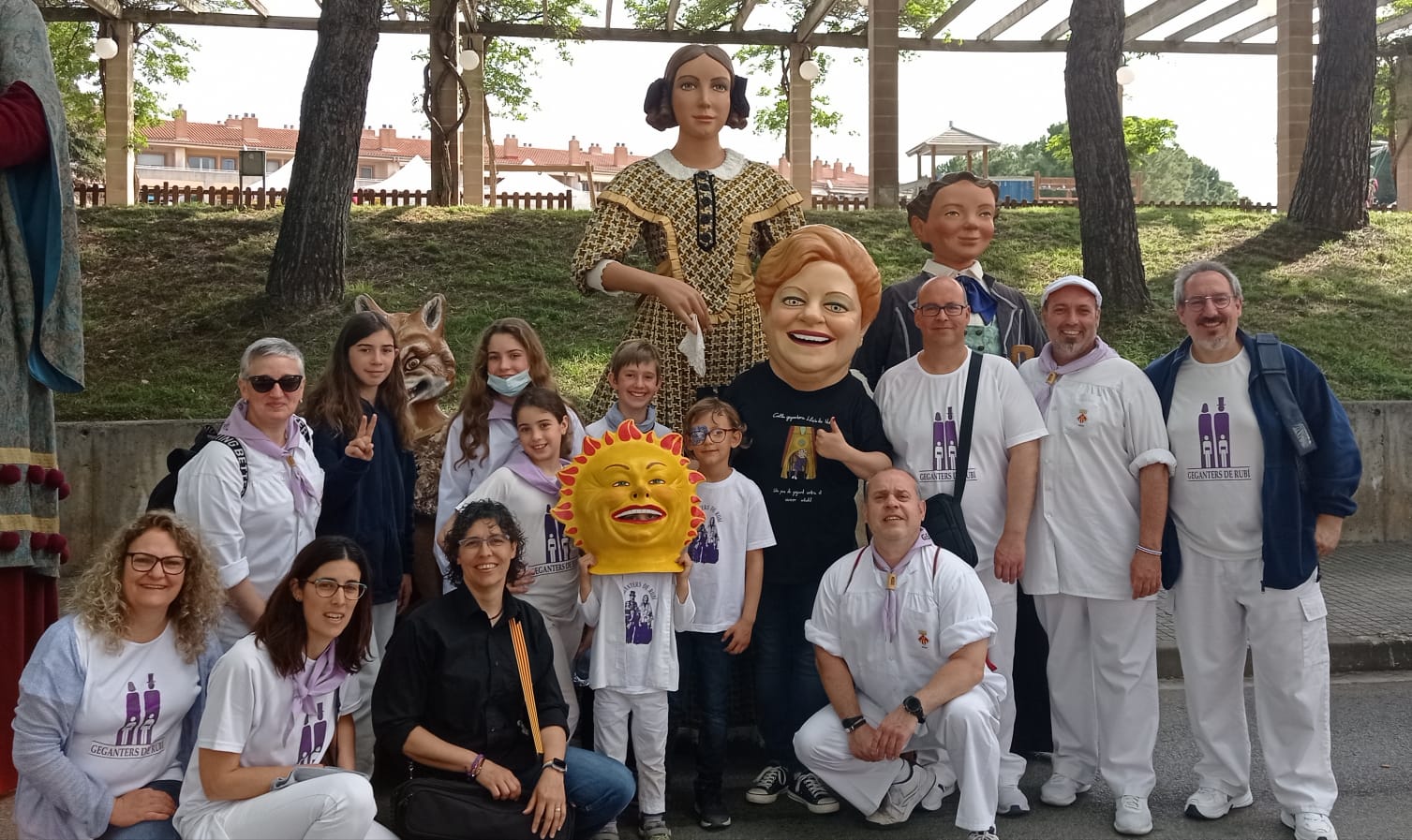 La colla de geganters de Rubí amb la Grossa a la jornada solidària de Lliçà de Vall. FOTO: Cedida