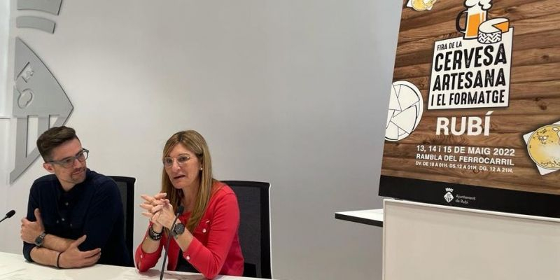 El regidor de Comerç, Moisés Rodríguez, i l'alcaldessa de Rubí, Ana María Martínez, durant la roda de presentació de la fira. FOTO: NHS