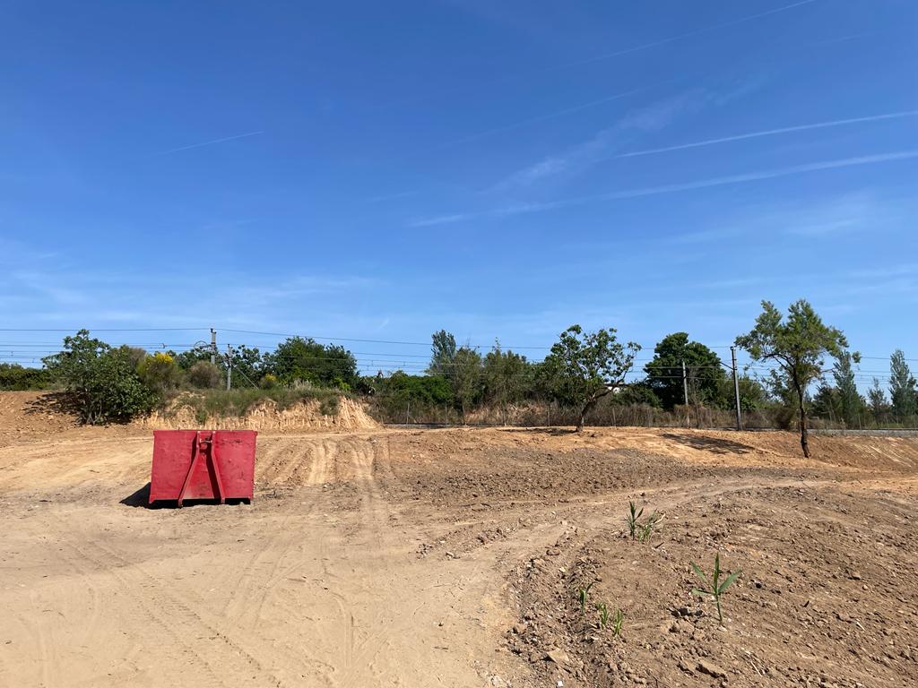 Esplanada al voltant del Castell on abans hi havia horts i tancaments de parcel·les. FOTO: NHS