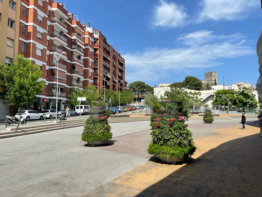 Les jardineres de la plaça del Mercat. FOTO: NHS Les jardineres de la plaça del Mercat. FOTO: NHS