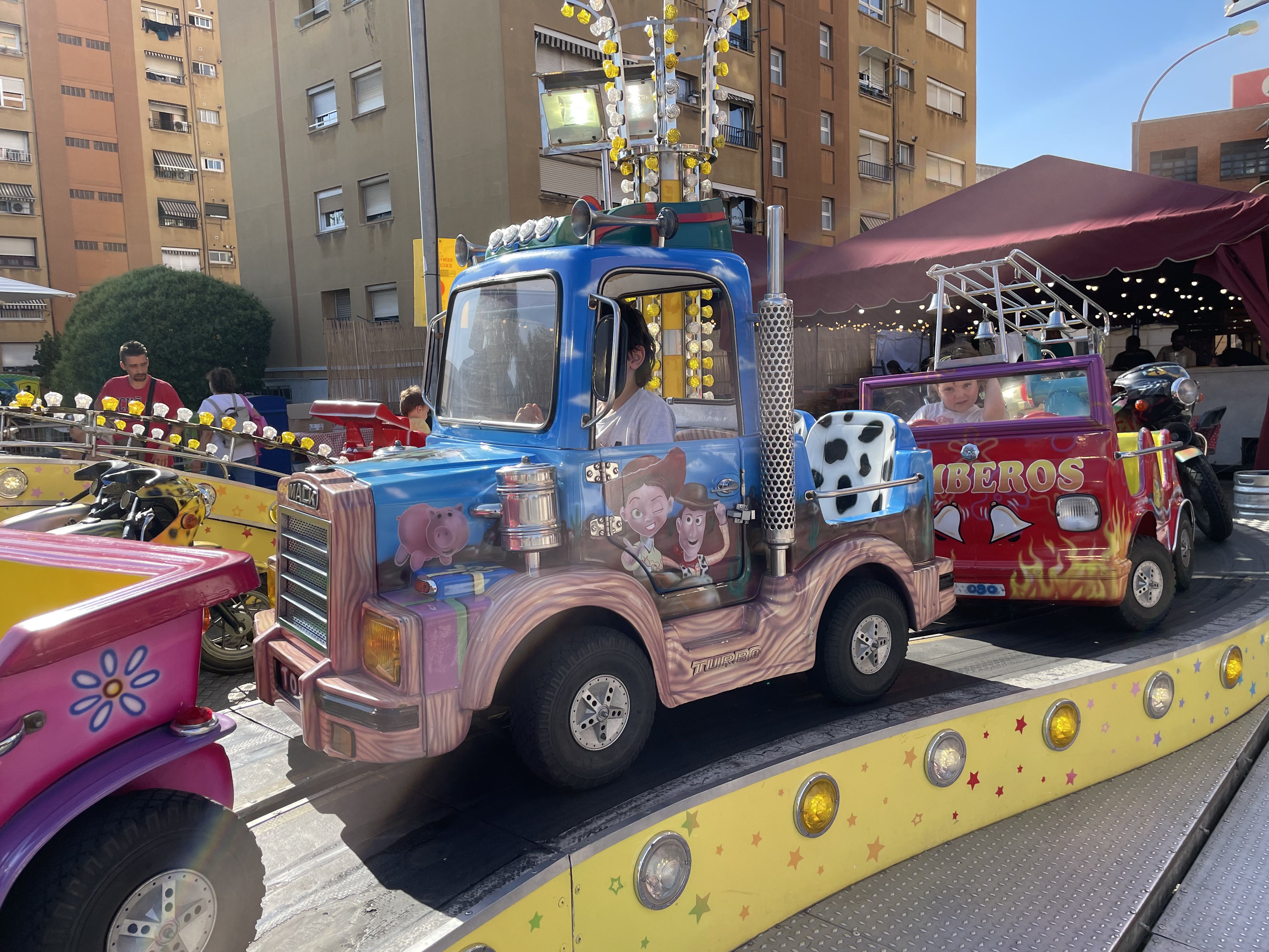 El barri del 25 de Setembre gaudeix de les seves festes. FOTO: Arnau Martínez