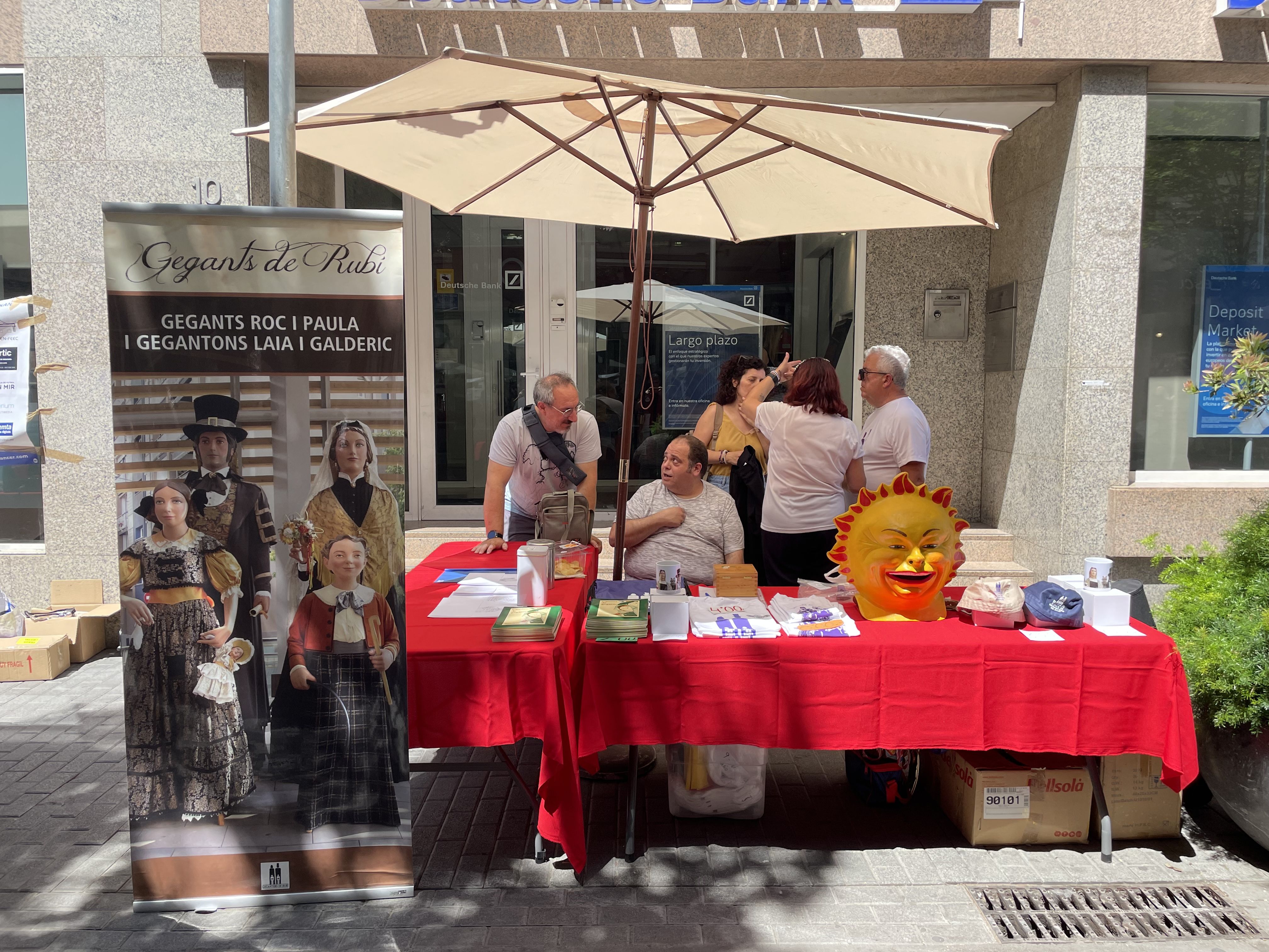 Rubí gaudeix d'una nova edició de la Botiga al Carrer. FOTO: Arnau Martínez