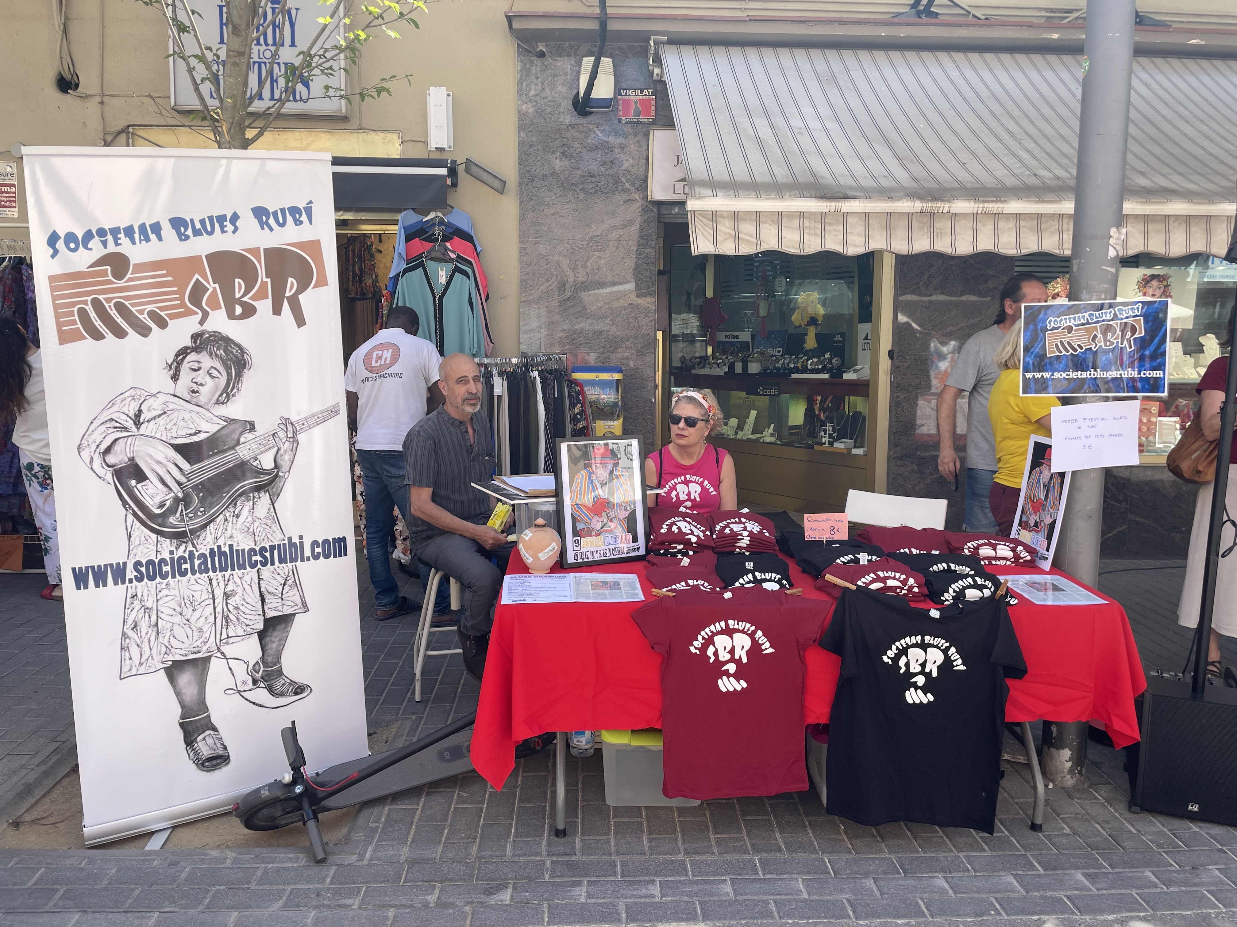 Rubí gaudeix d'una nova edició de la Botiga al Carrer. FOTO: Arnau Martínez