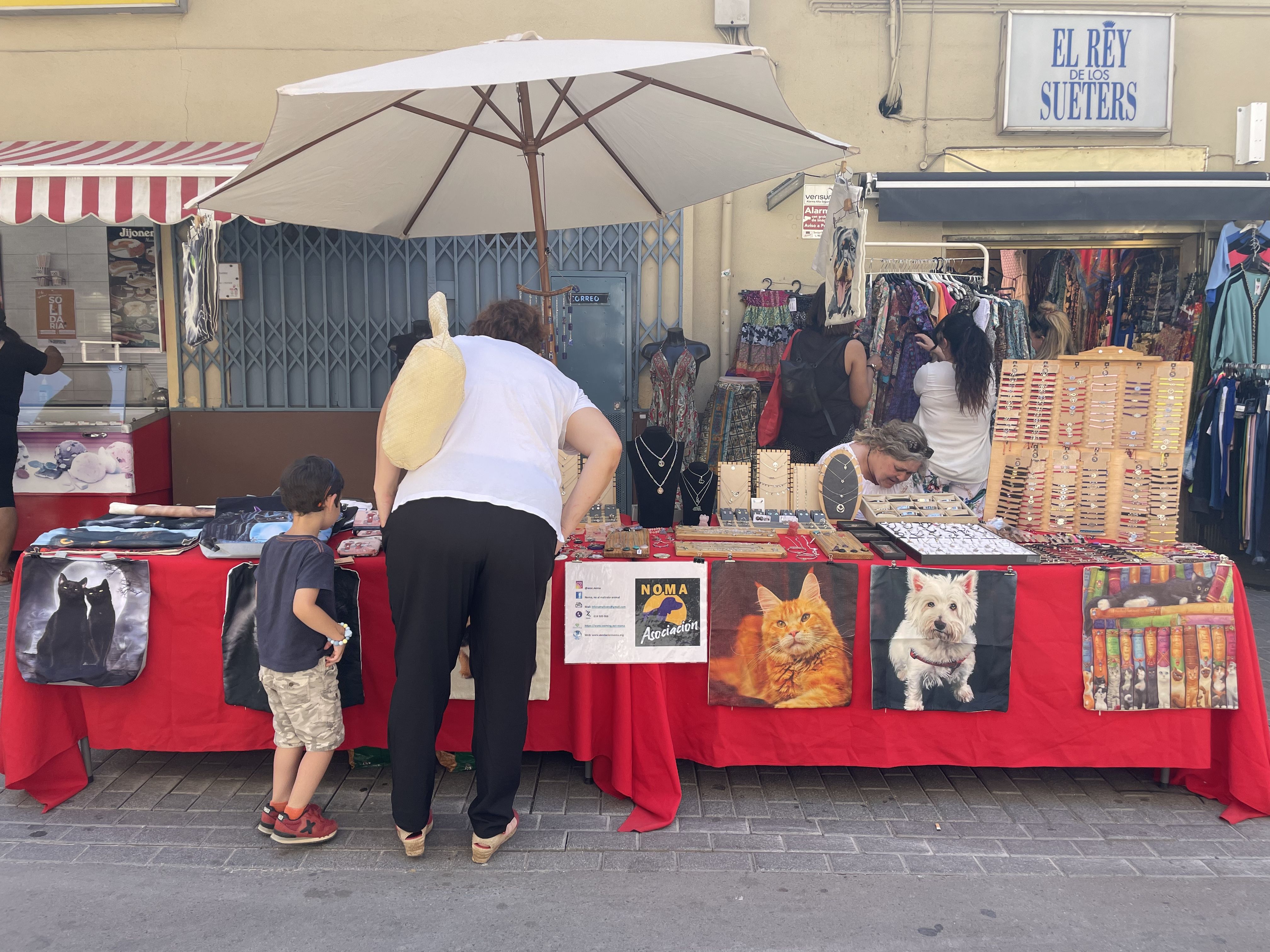 Rubí gaudeix d'una nova edició de la Botiga al Carrer. FOTO: Arnau Martínez