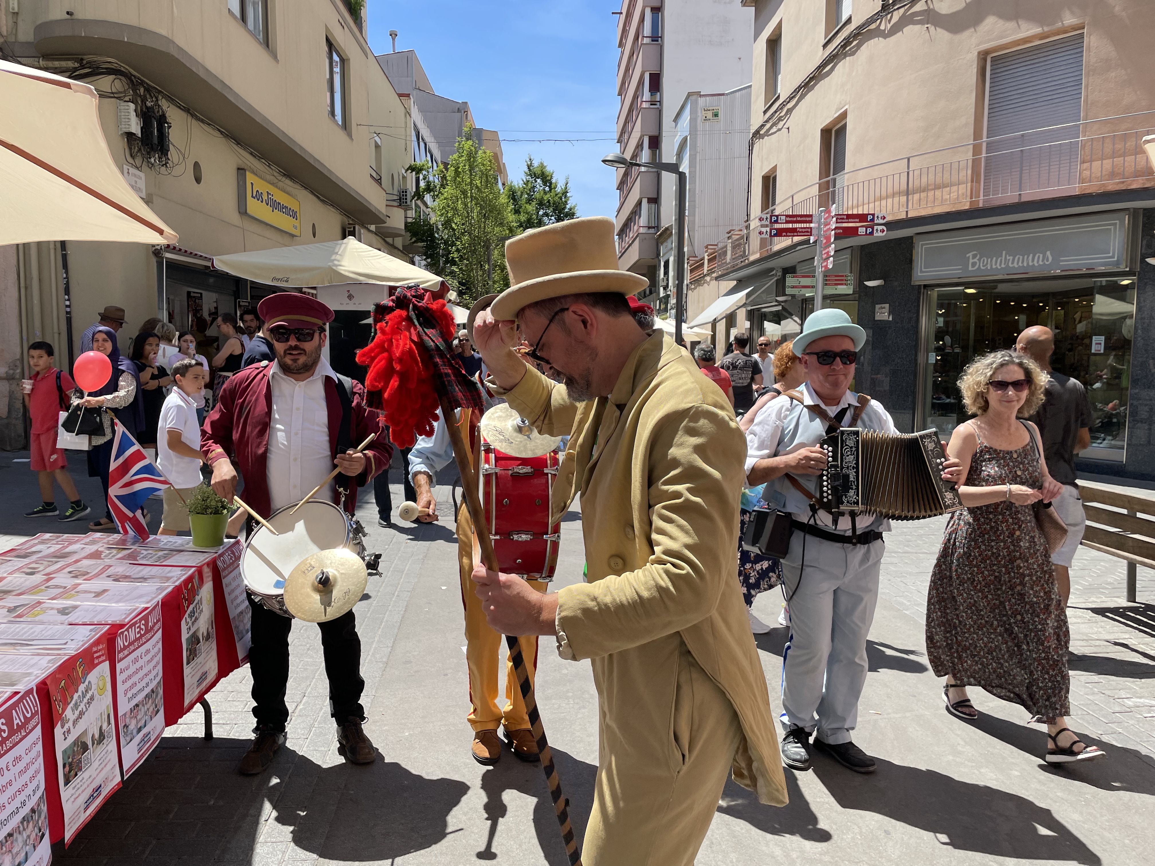 Sorteig del TOT Rubí amb motiu de la Botiga al Carrer. FOTO: Arnau Martínez