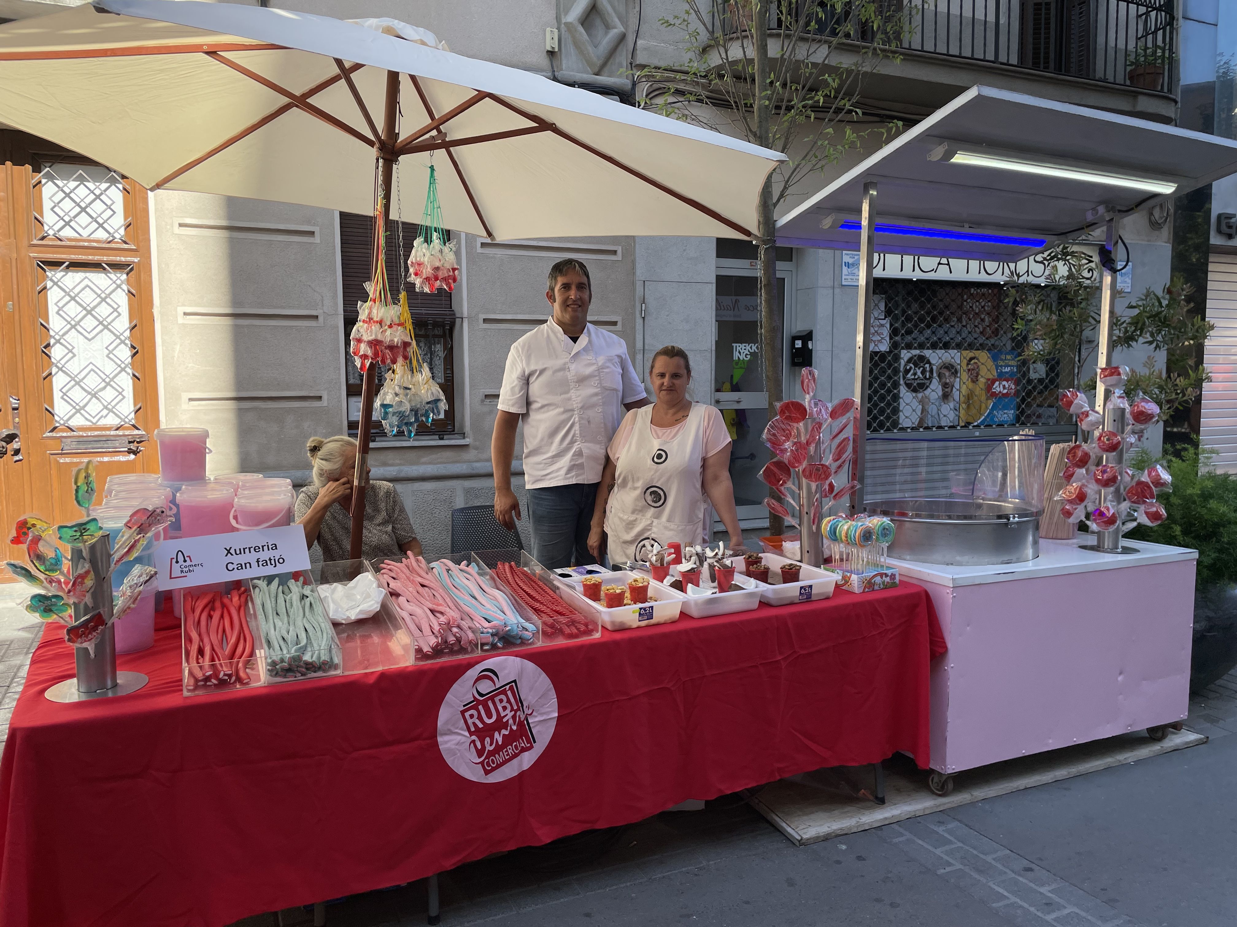 Rubí gaudeix d'una nova edició de la Botiga al Carrer. FOTO: Arnau Martínez