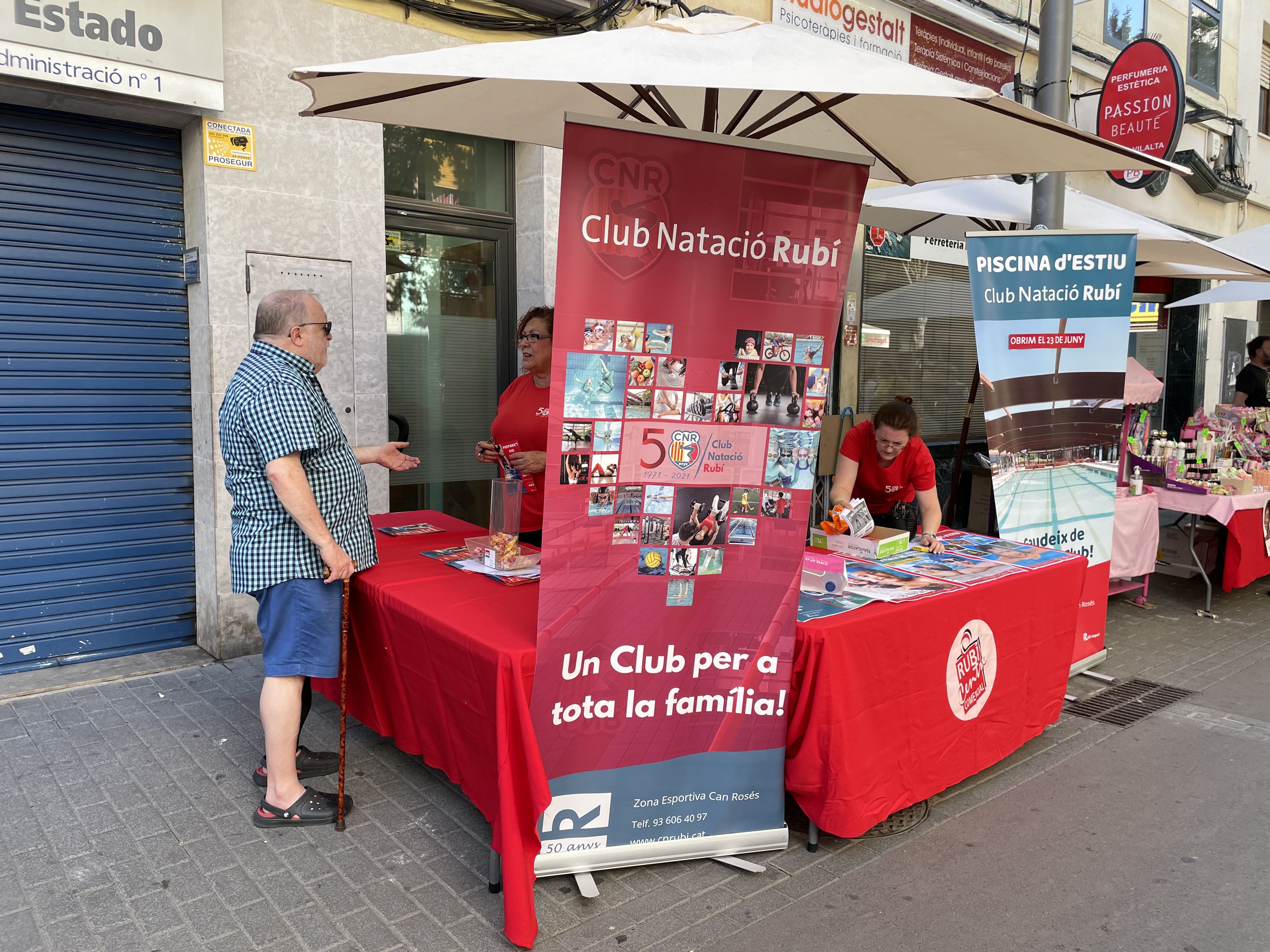 Rubí gaudeix d'una nova edició de la Botiga al Carrer. FOTO: Arnau Martínez