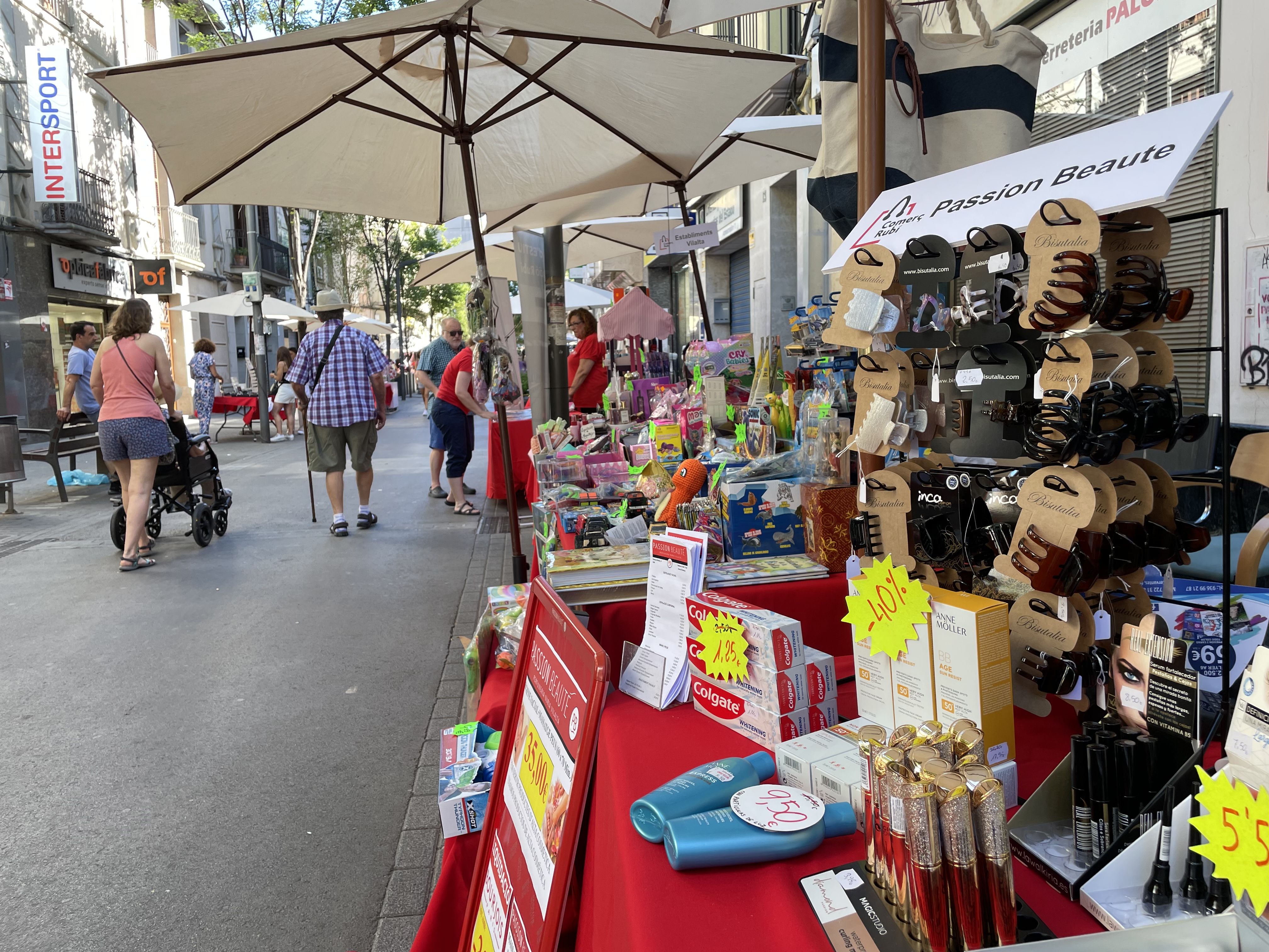 Rubí gaudeix d'una nova edició de la Botiga al Carrer. FOTO: Arnau Martínez