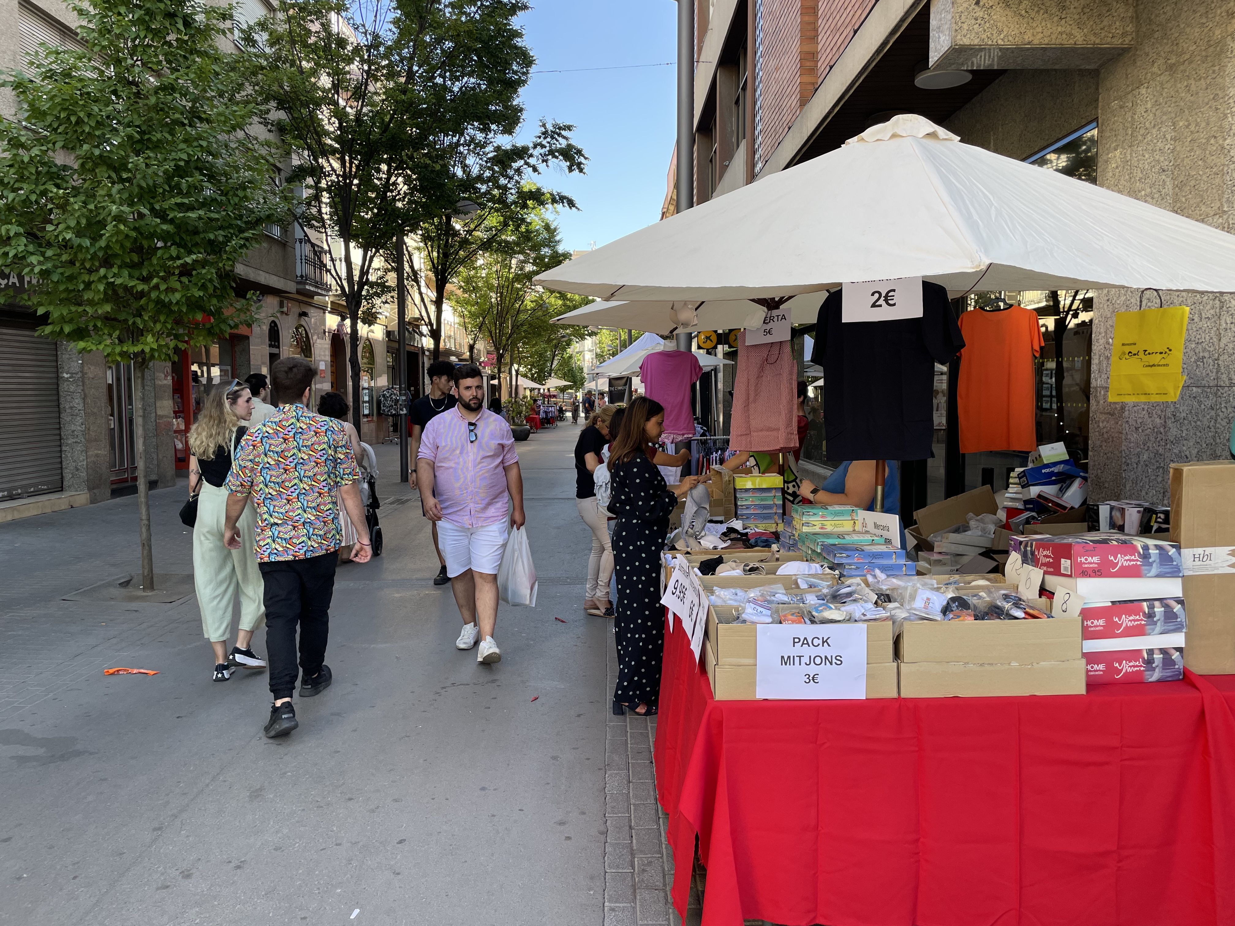 Rubí gaudeix d'una nova edició de la Botiga al Carrer. FOTO: Arnau Martínez