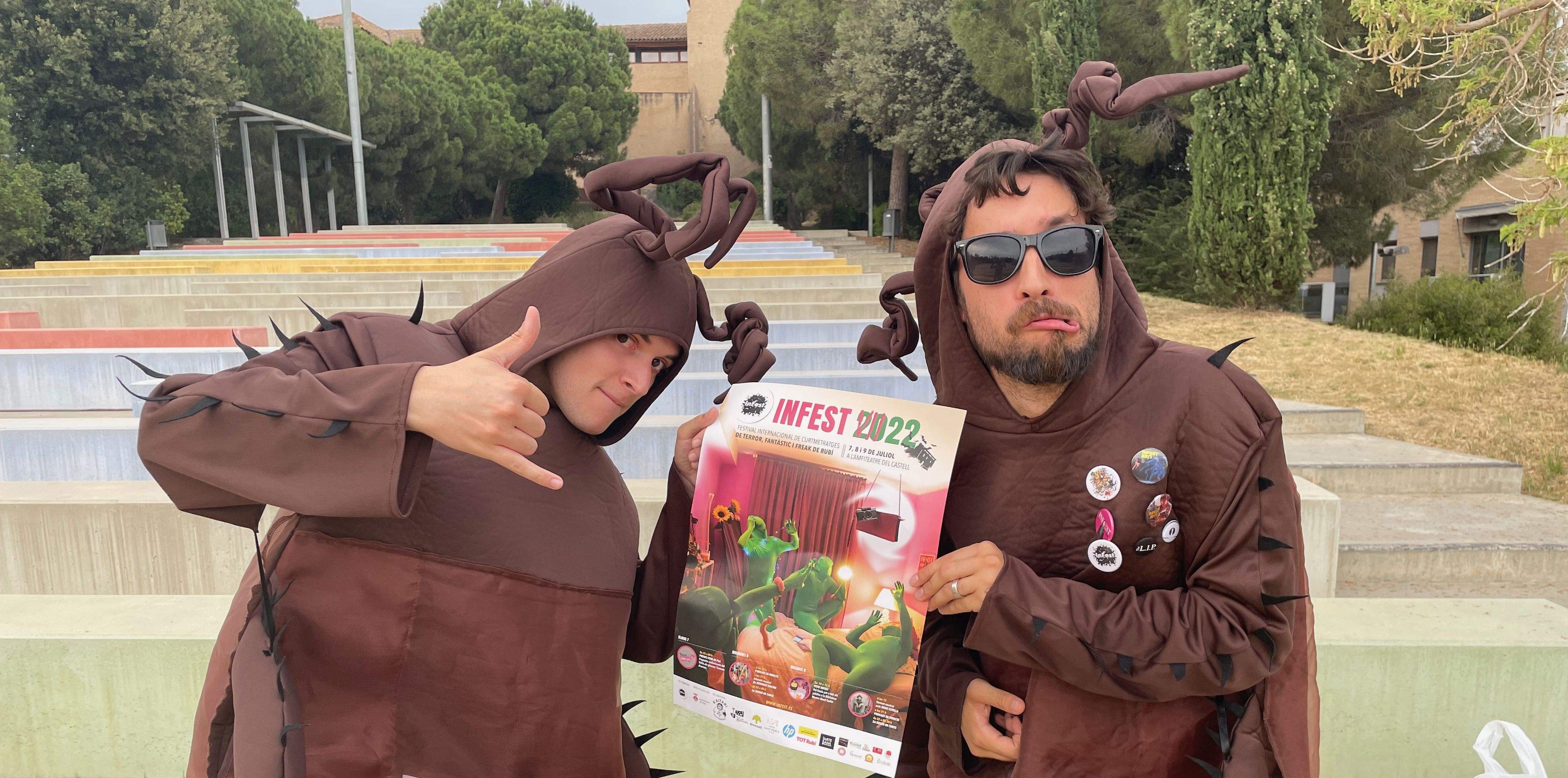  Imanol Fernández i Ignasi Muñoz, caracteritzats com les 'cuques' de l'InFest, al Castell. FOTO: NHS