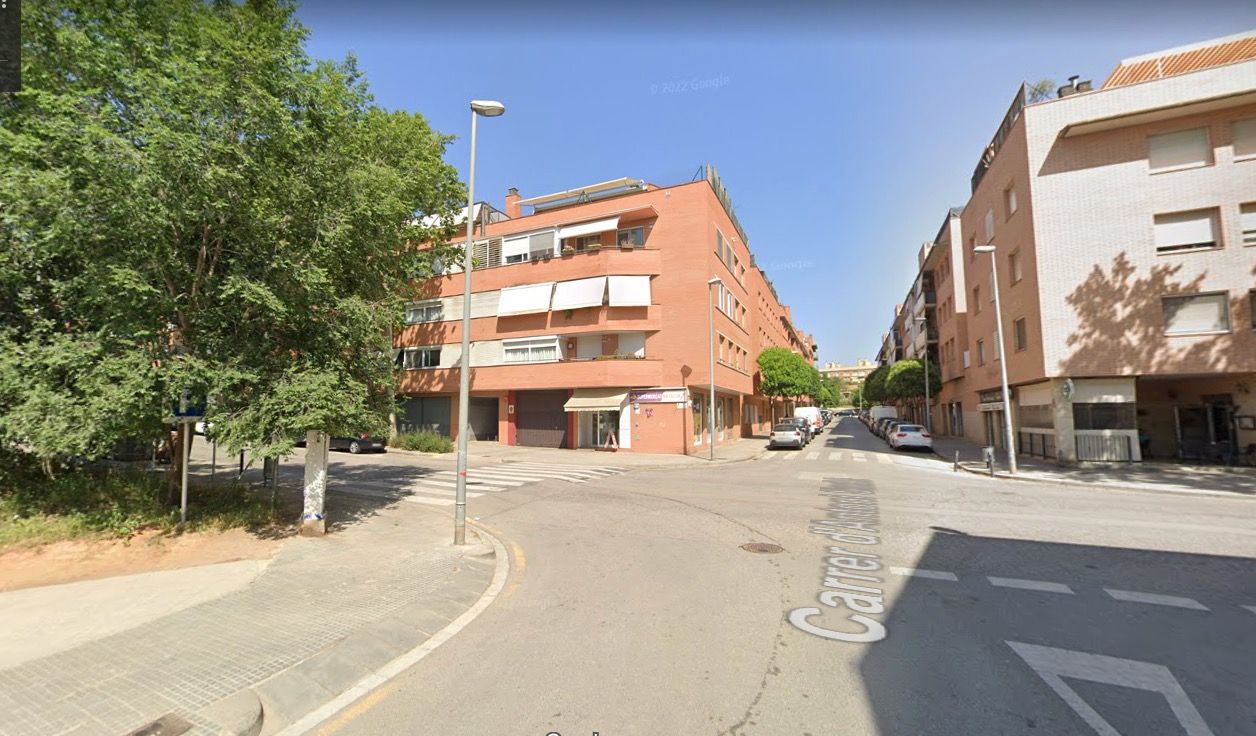 El robatori amb violència es va produir en un comerç del carrer Dr. Ferran. FOTO: Google Maps