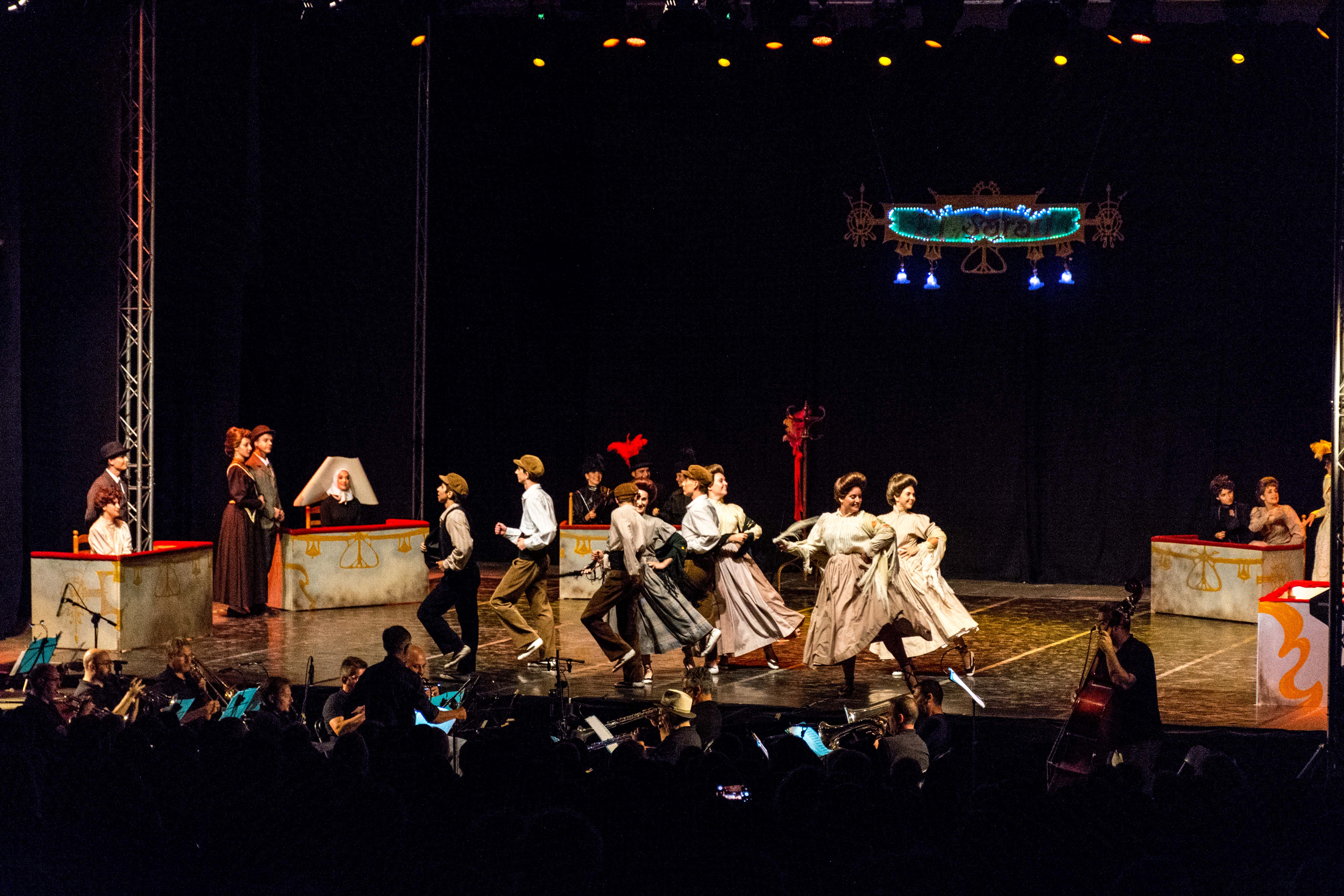 Actuació de l'Esbart Dansaire al Castell durant la Festa Major 2022. FOTO: Carmelo Jiménez
