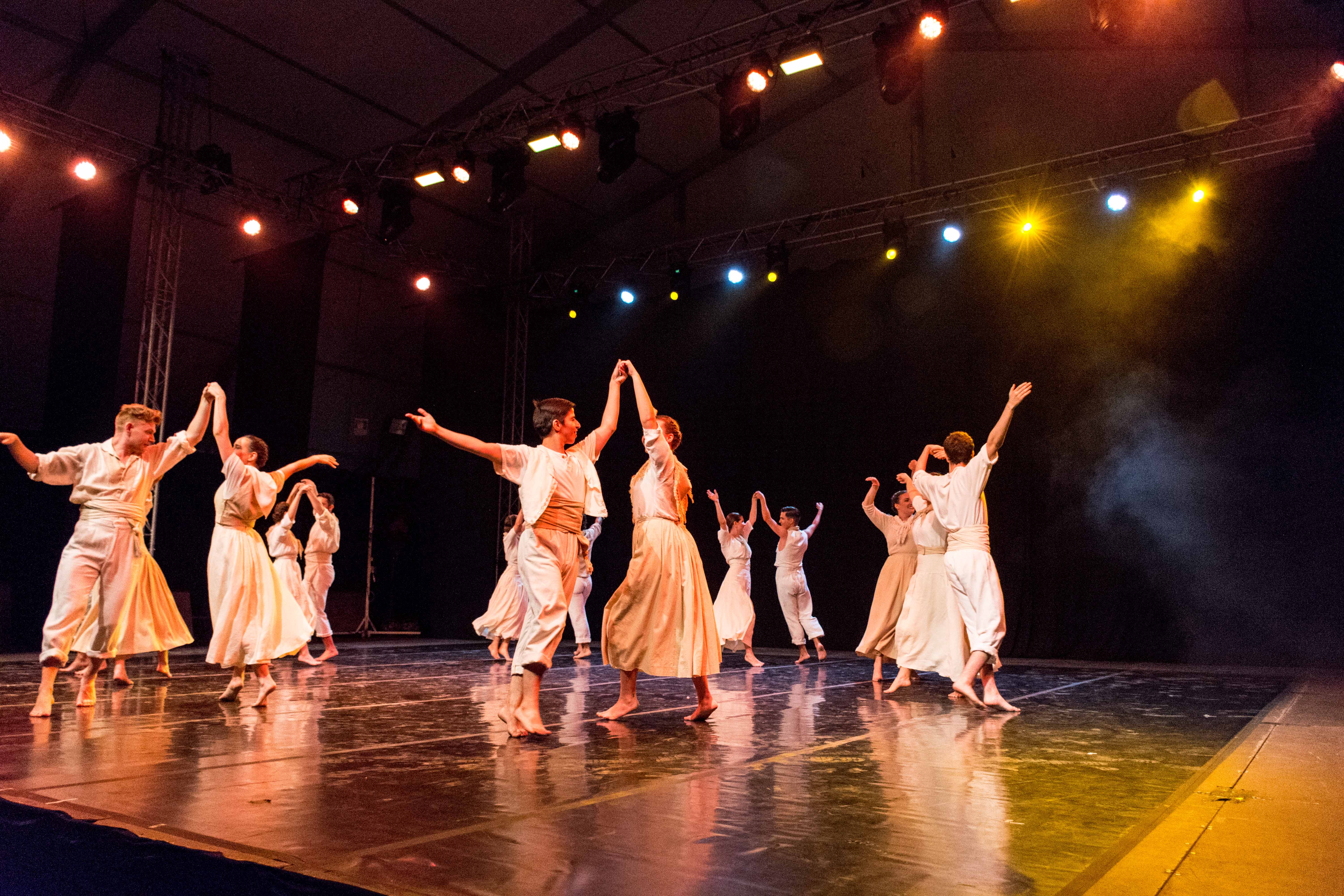  Actuació de l'Esbart Dansaire al Castell durant la Festa Major 2022. FOTO: Carmelo Jiménez