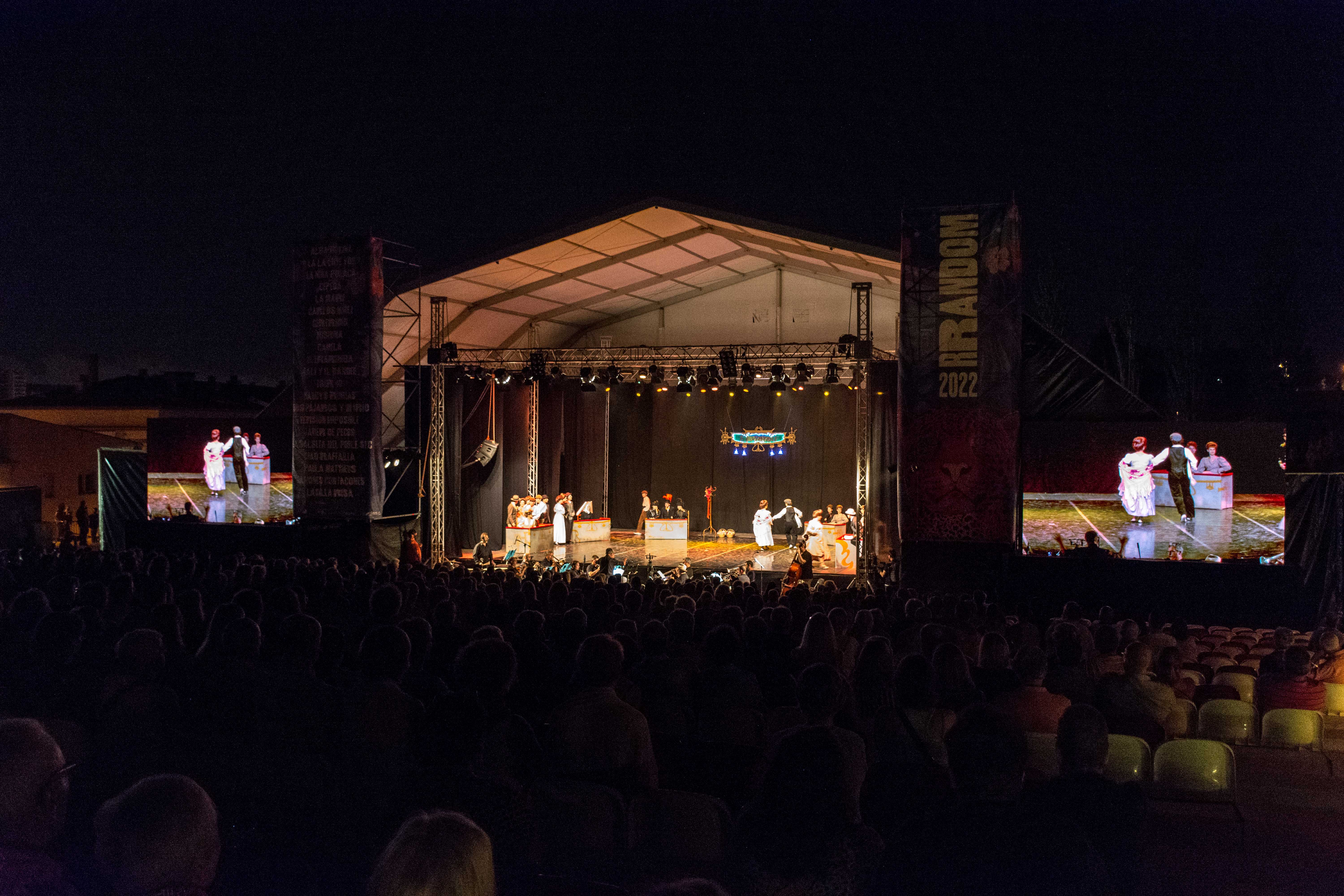 Actuació de l'Esbart Dansaire al Castell durant la Festa Major 2022. FOTO: Carmelo Jiménez