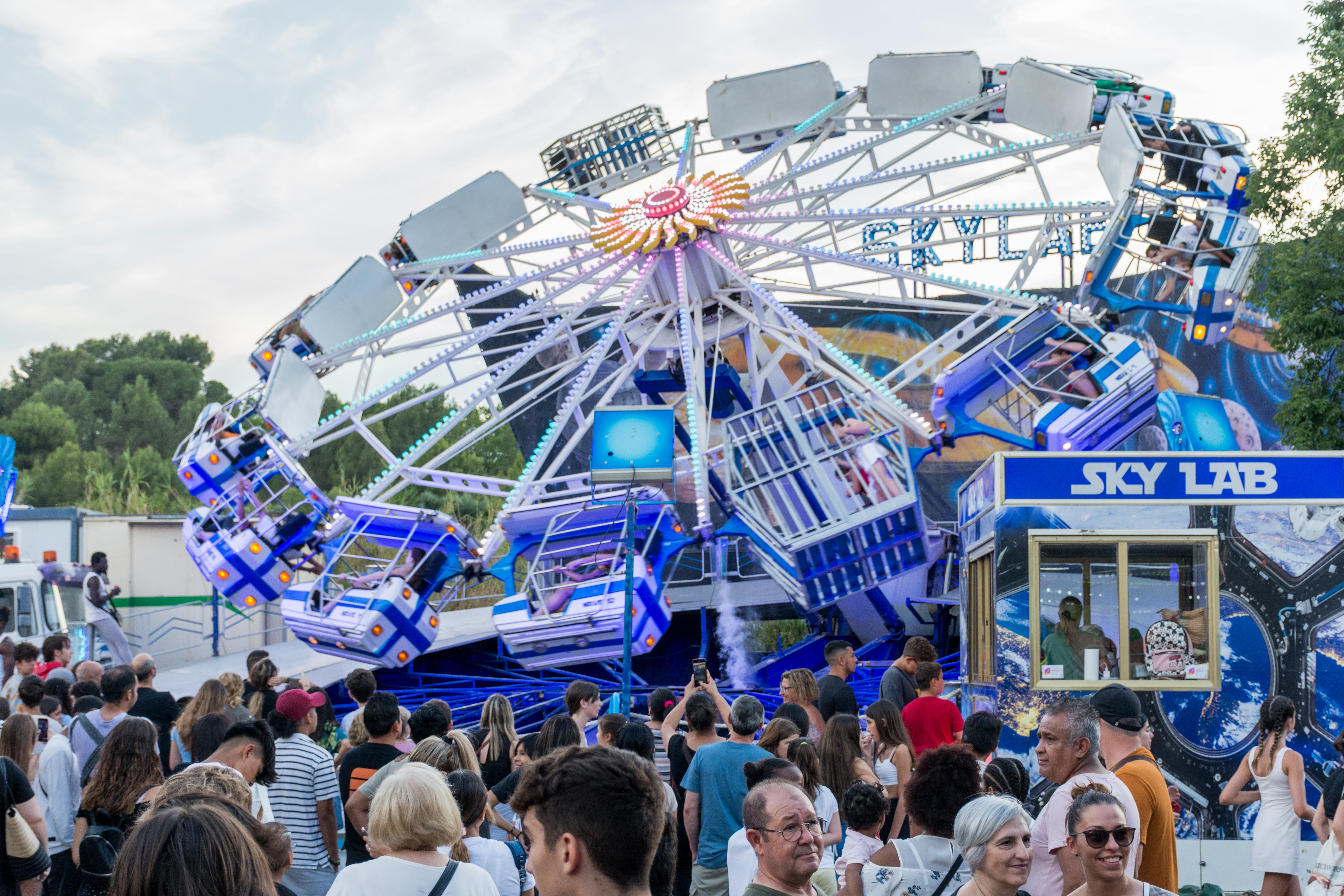 Fira d'atraccions a la zona del Rubí Forma per Festa Major. FOTO: Carmelo Jiménez