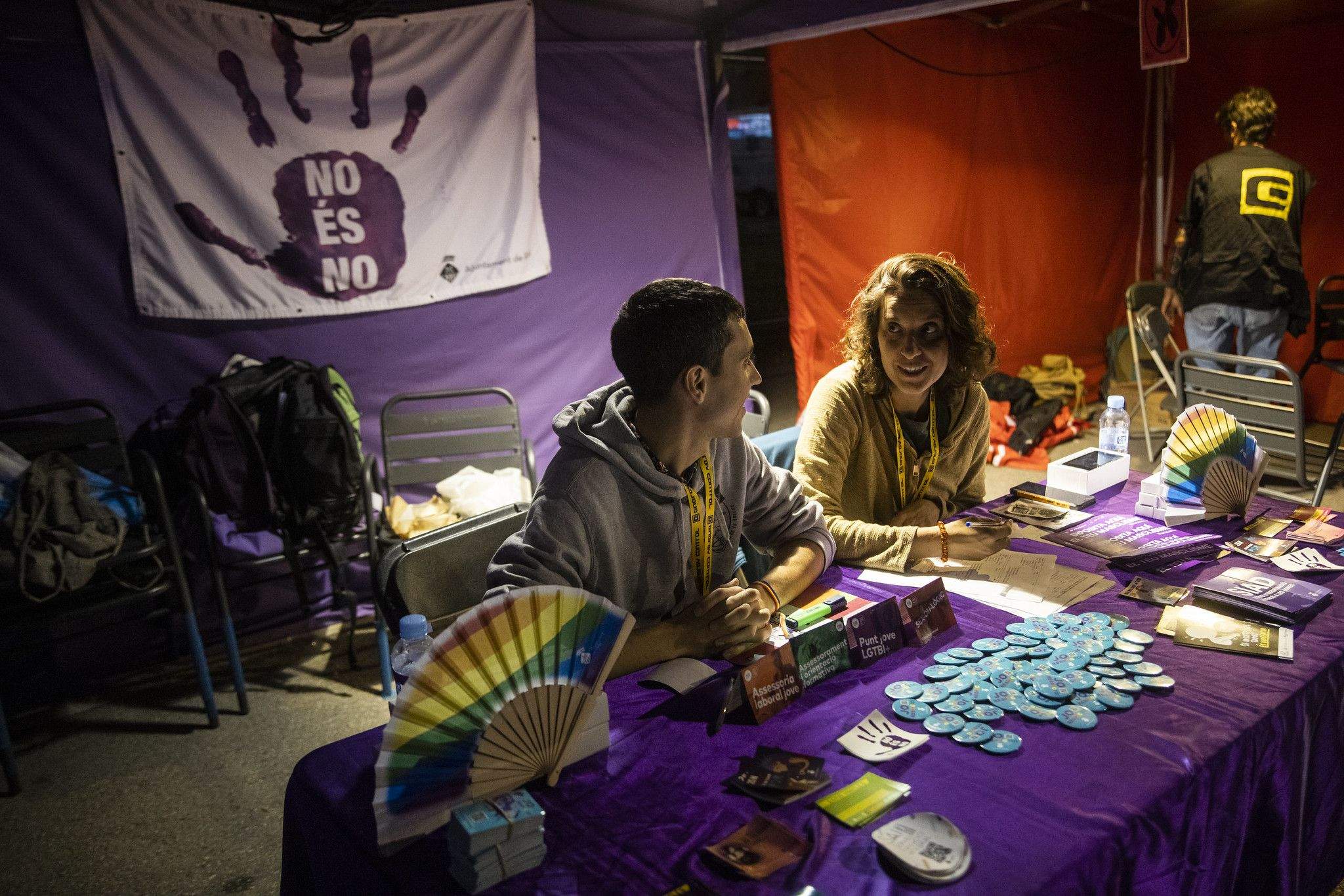 El Punt Lila ha realitzat accions de sensibilització per evitar agressions masclistes i LGTBIfòbiques. FOTO: Ajuntament de Rubí-Localpres El Punt Lila ha realitzat accions de sensibilització per evitar agressions masclistes i LGTBIfòbiques. FOTO: Ajuntament de Rubí-Localpres