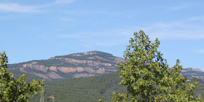 La Mola, des dels peus de la muntanya. FOTO: Cedida