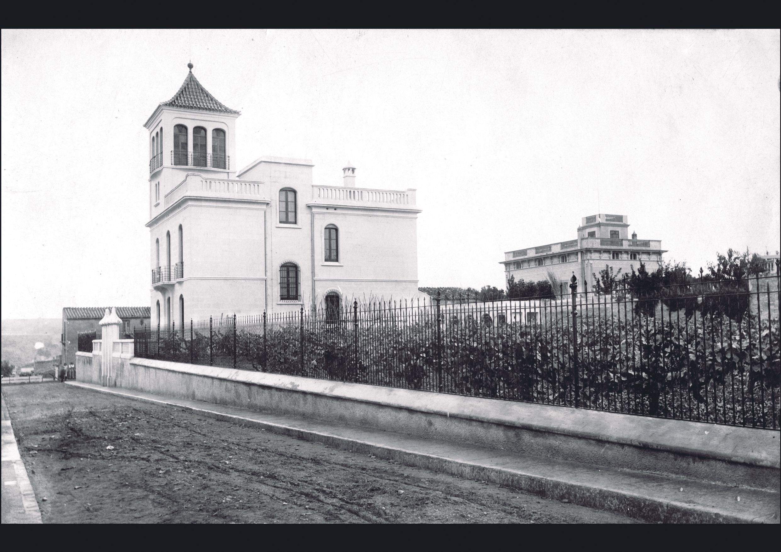Postal de la torre de Climent Riba i la torre Samaranch a principis del segle passat. FONT: Josep Boixadera | Arxiu Fotogràfic del Museu de Rubí  Postal de la torre de Climent Riba i la torre Samaranch a principis del segle passat. FONT: Josep Boixadera | Arxiu Fotogràfic del Museu de Rubí
