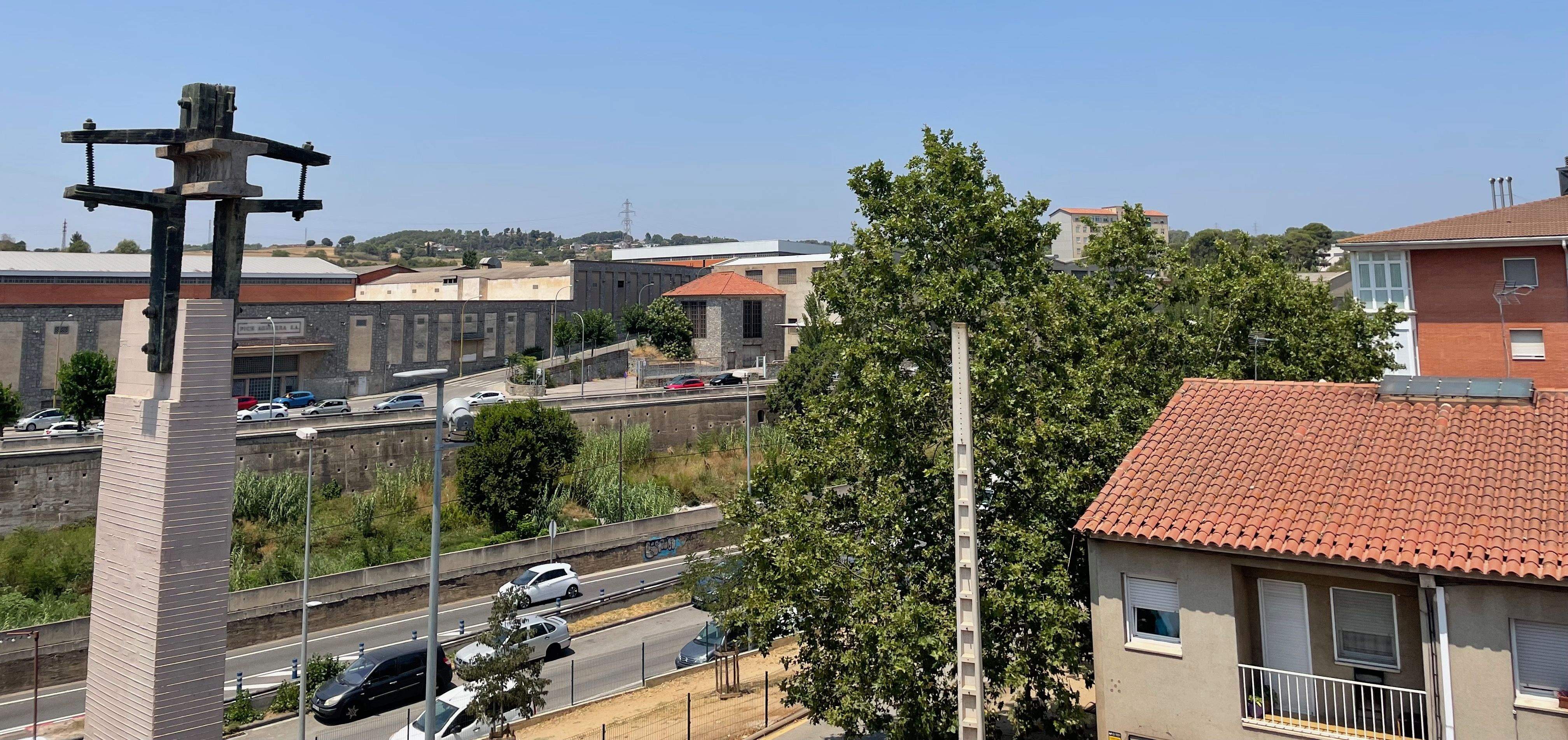 Vista de Rubí i l'homenatge a les víctimes de la rierada. FOTO: NHS