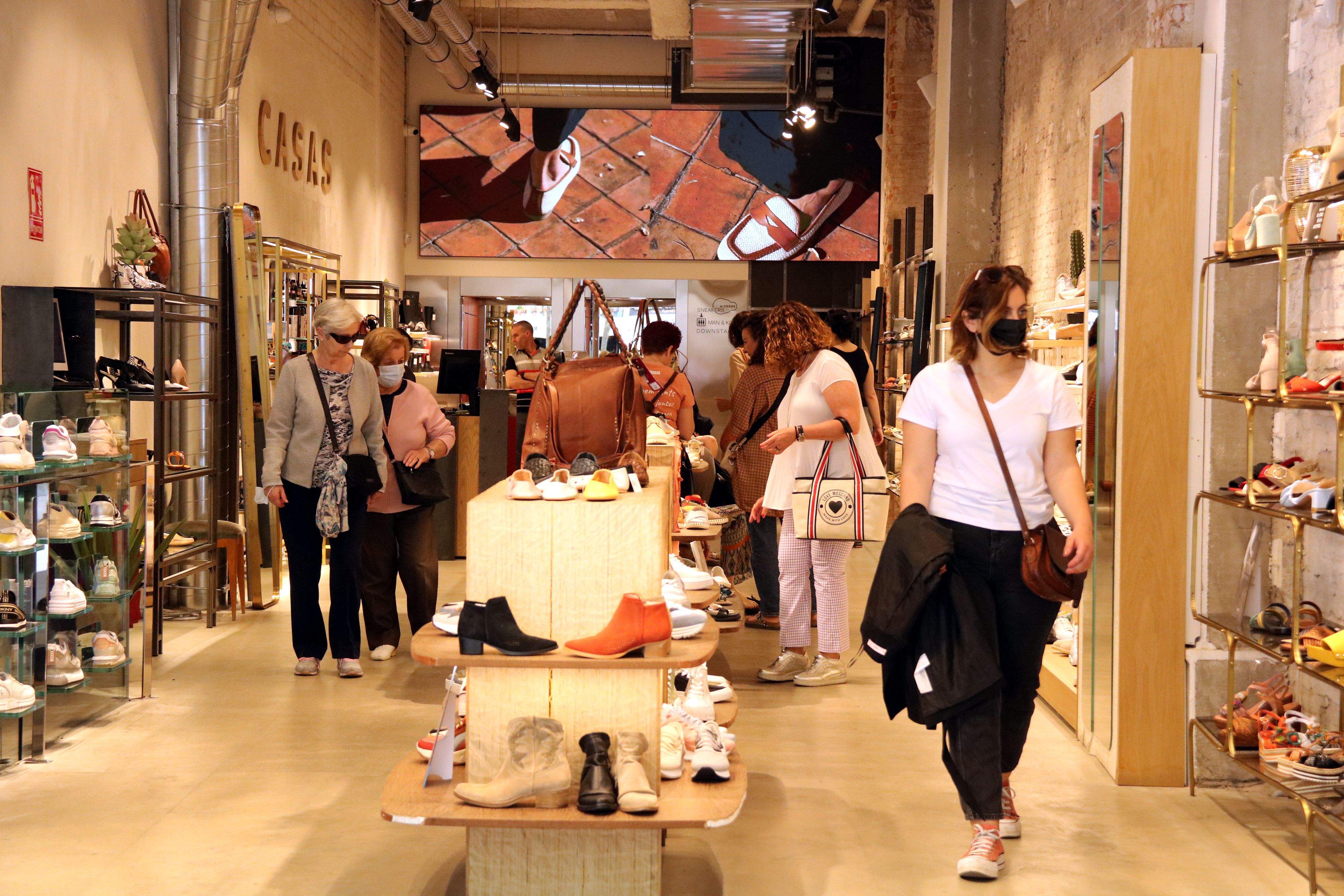 Els edificis públics i els comerços hauran de limitar l'aire condicionat als 27 graus dins del decret del Pla Energètic. FOTO: Natàlia Segura (ACN)
