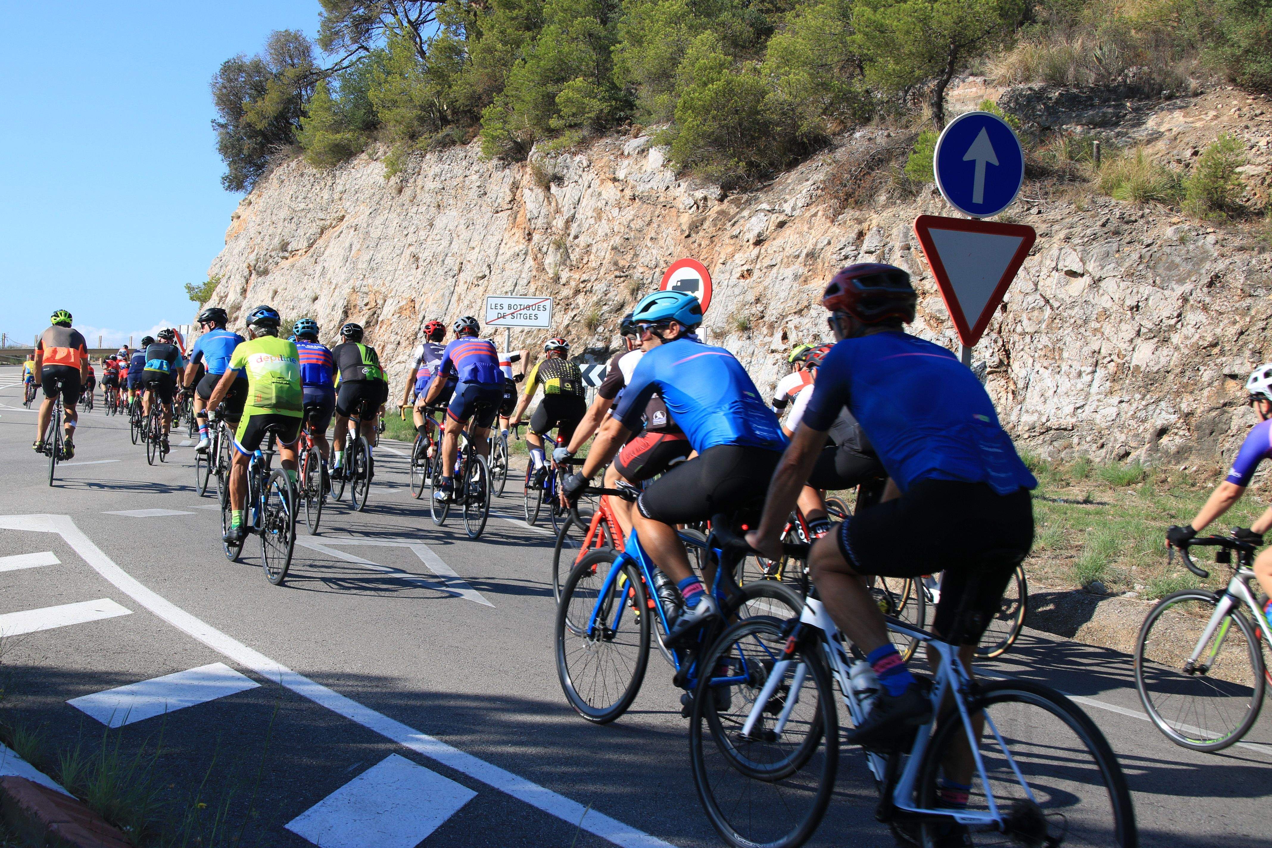 Pedalada en homenatge als ciclistes atropellats a Castellbisbal el passat cap de setmana a les Costes del Garraf. FOTO: Carola López (ACN)