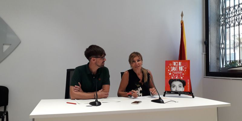 L'alcaldessa de Rubí, Ana María Martínez, i el regidor de Cultura, Moisés Rodríguez, durant la presentació del programa dels Tocs de Sant Roc. FOTO: NHS