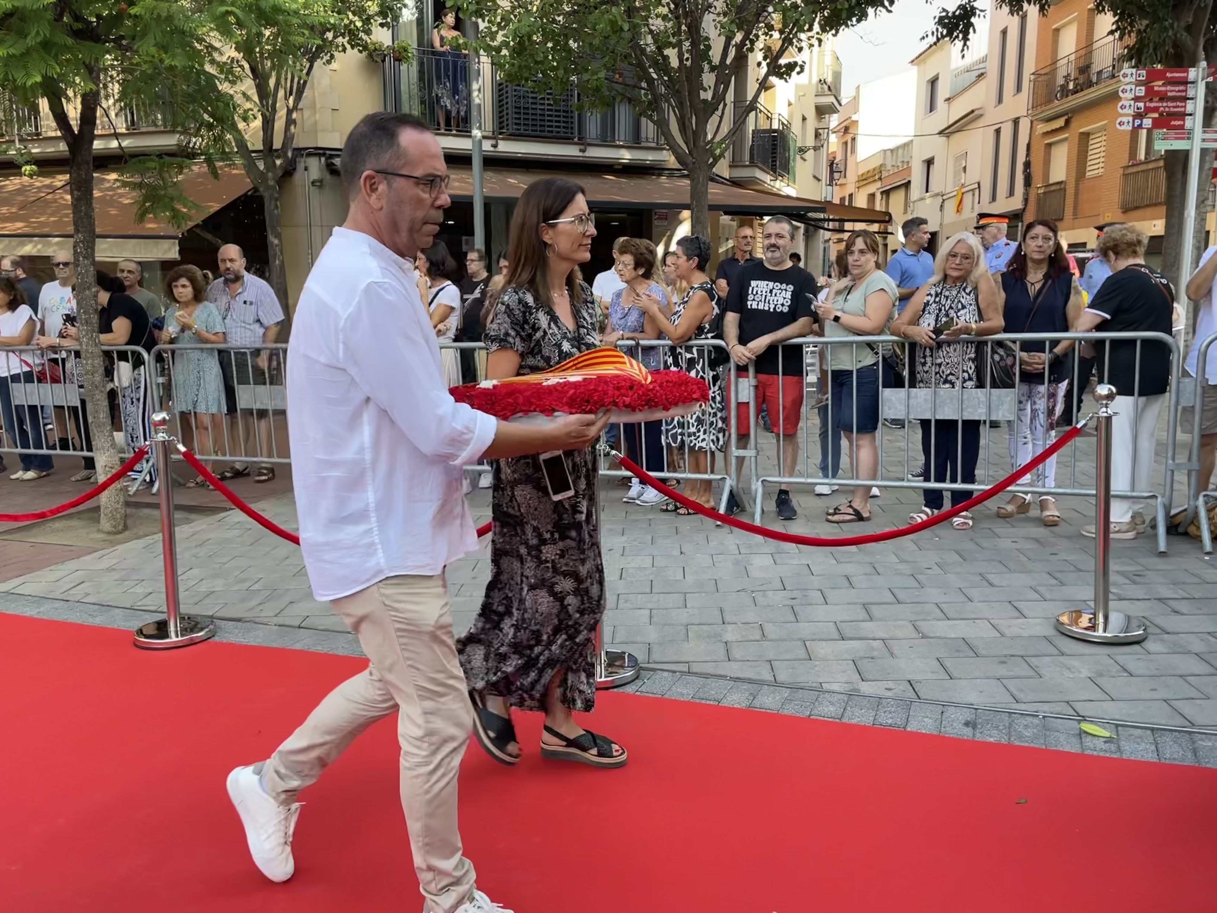 La ciutat ha viscut el tradicional acte institucional a la plaça de l'Onze de Setembre. FOTO: Arnau Martínez