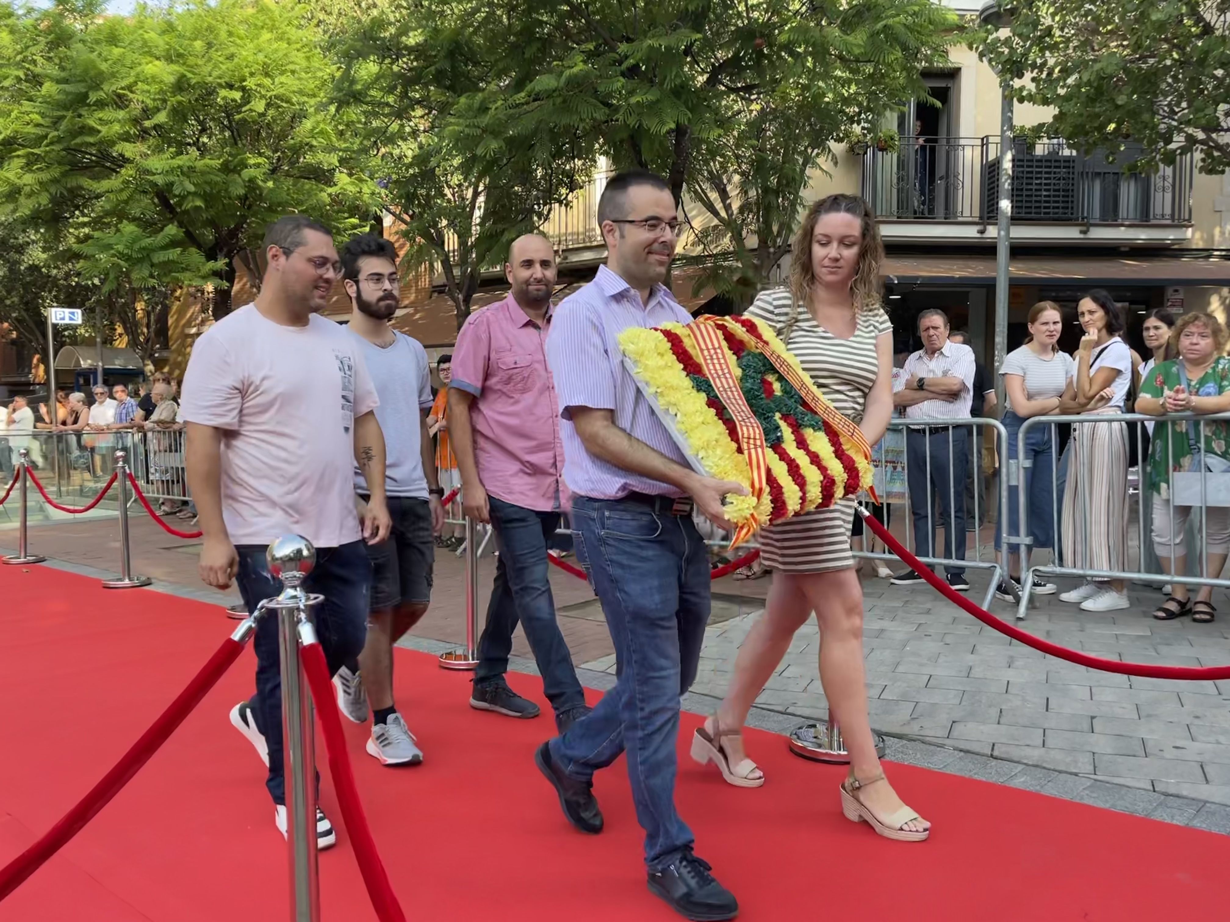 La ciutat ha viscut el tradicional acte institucional a la plaça de l'Onze de Setembre. FOTO: Arnau Martínez