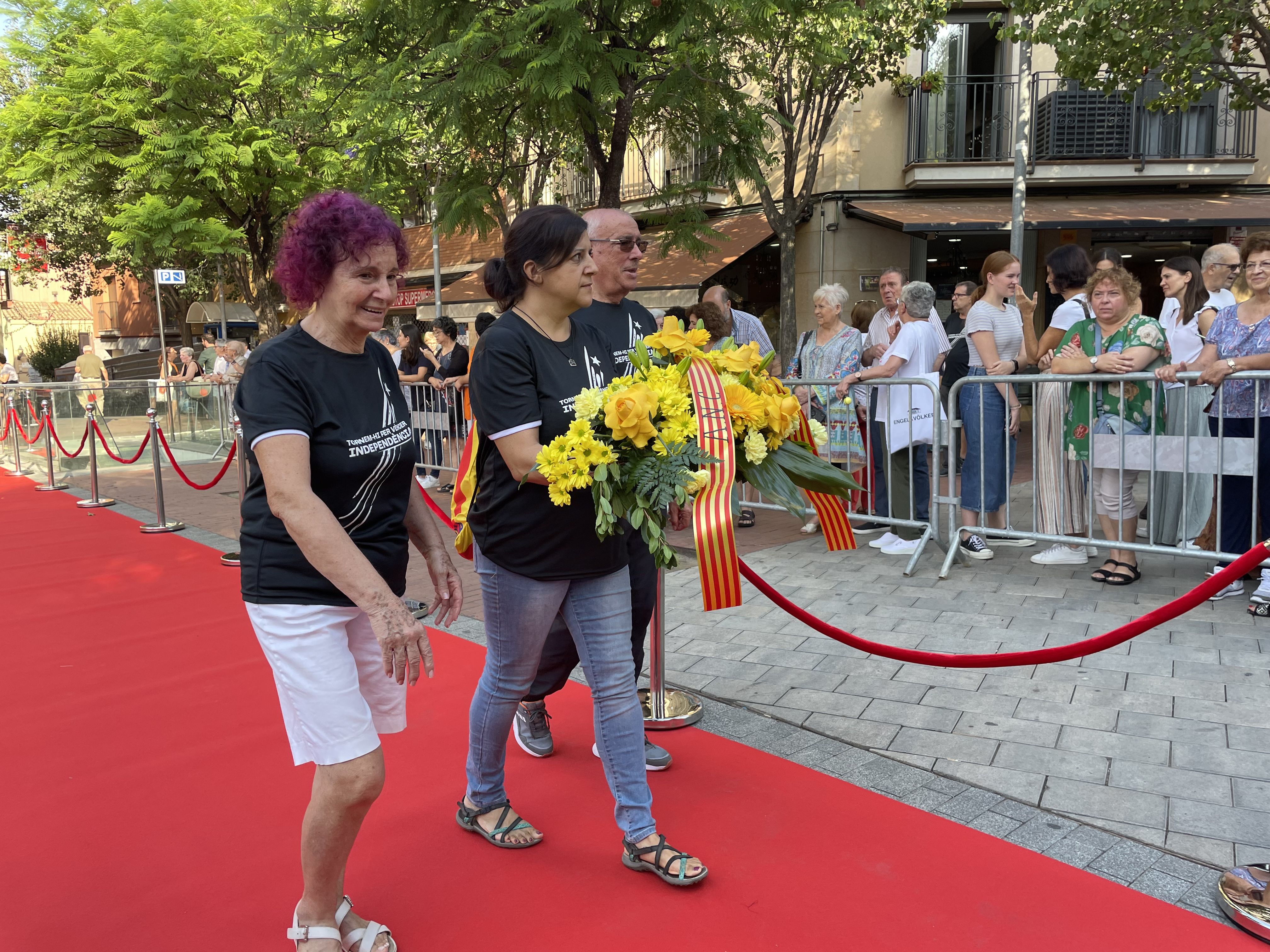 La ciutat ha viscut el tradicional acte institucional a la plaça de l'Onze de Setembre. FOTO: Arnau Martínez