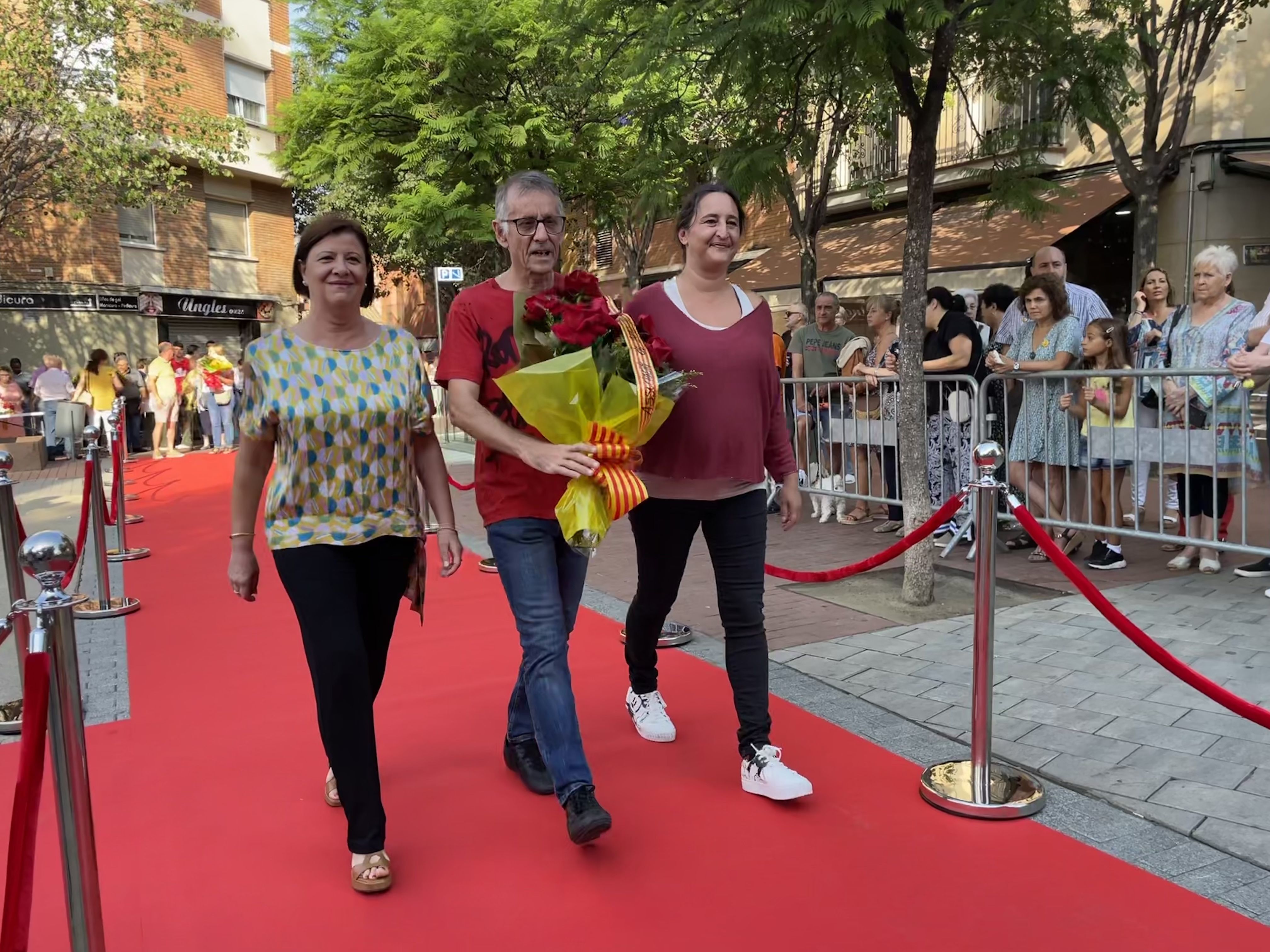 La ciutat ha viscut el tradicional acte institucional a la plaça de l'Onze de Setembre. FOTO: Arnau Martínez