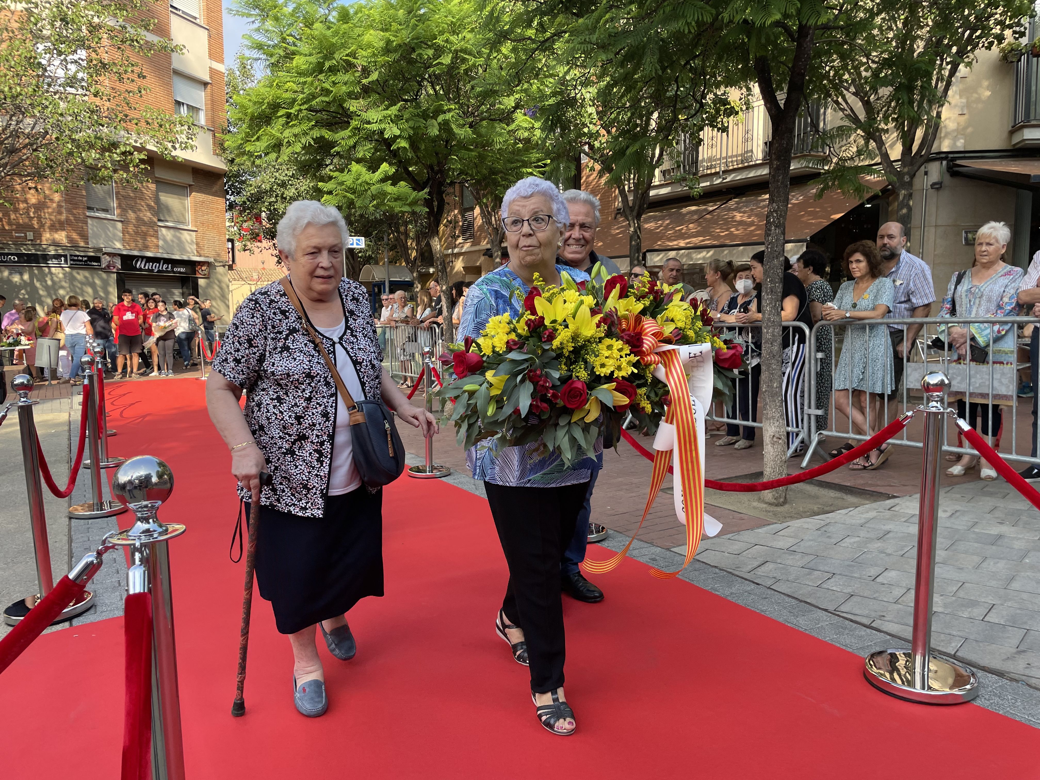 La ciutat ha viscut el tradicional acte institucional a la plaça de l'Onze de Setembre. FOTO: Arnau Martínez