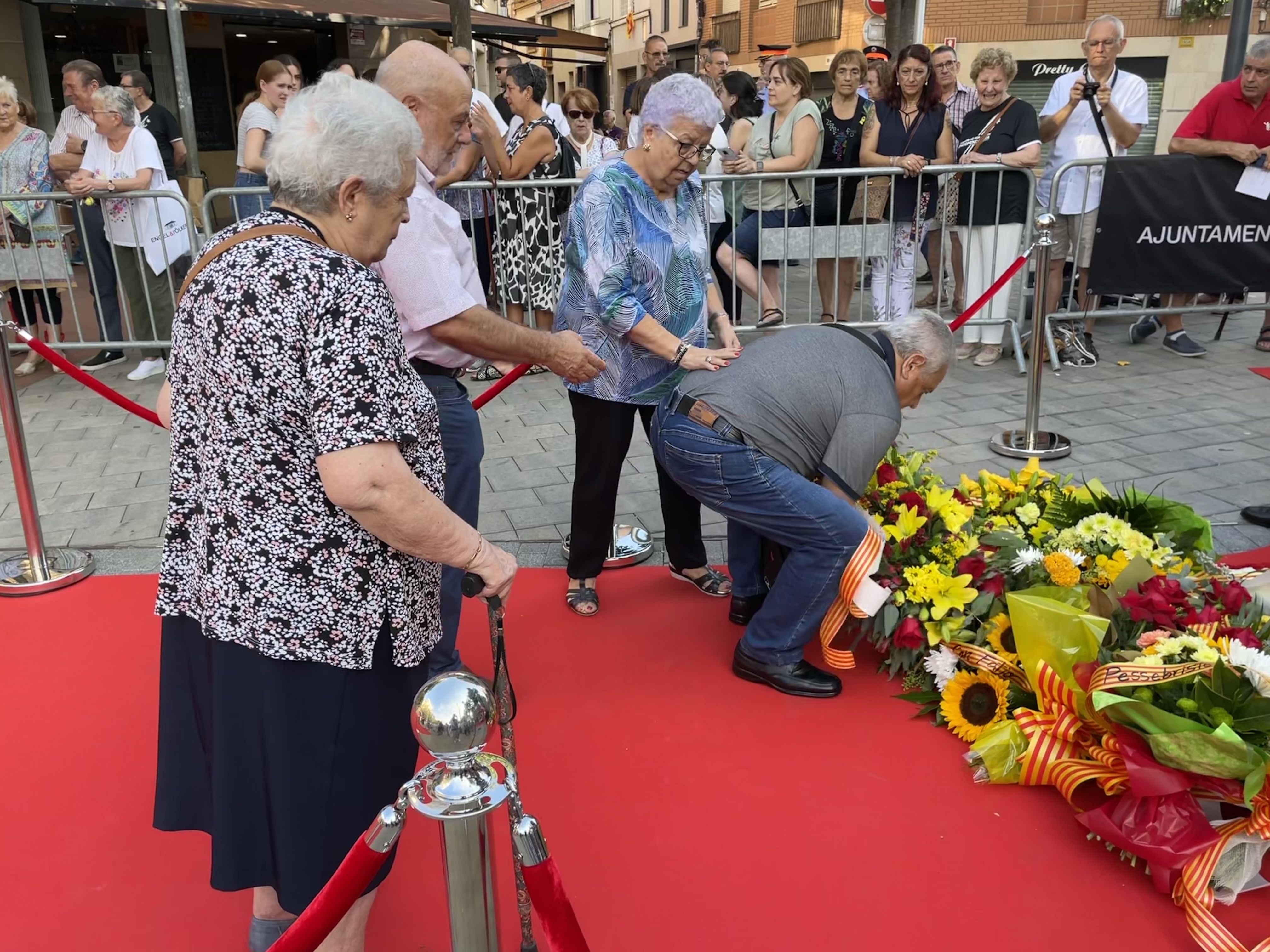 La ciutat ha viscut el tradicional acte institucional a la plaça de l'Onze de Setembre. FOTO: Arnau Martínez