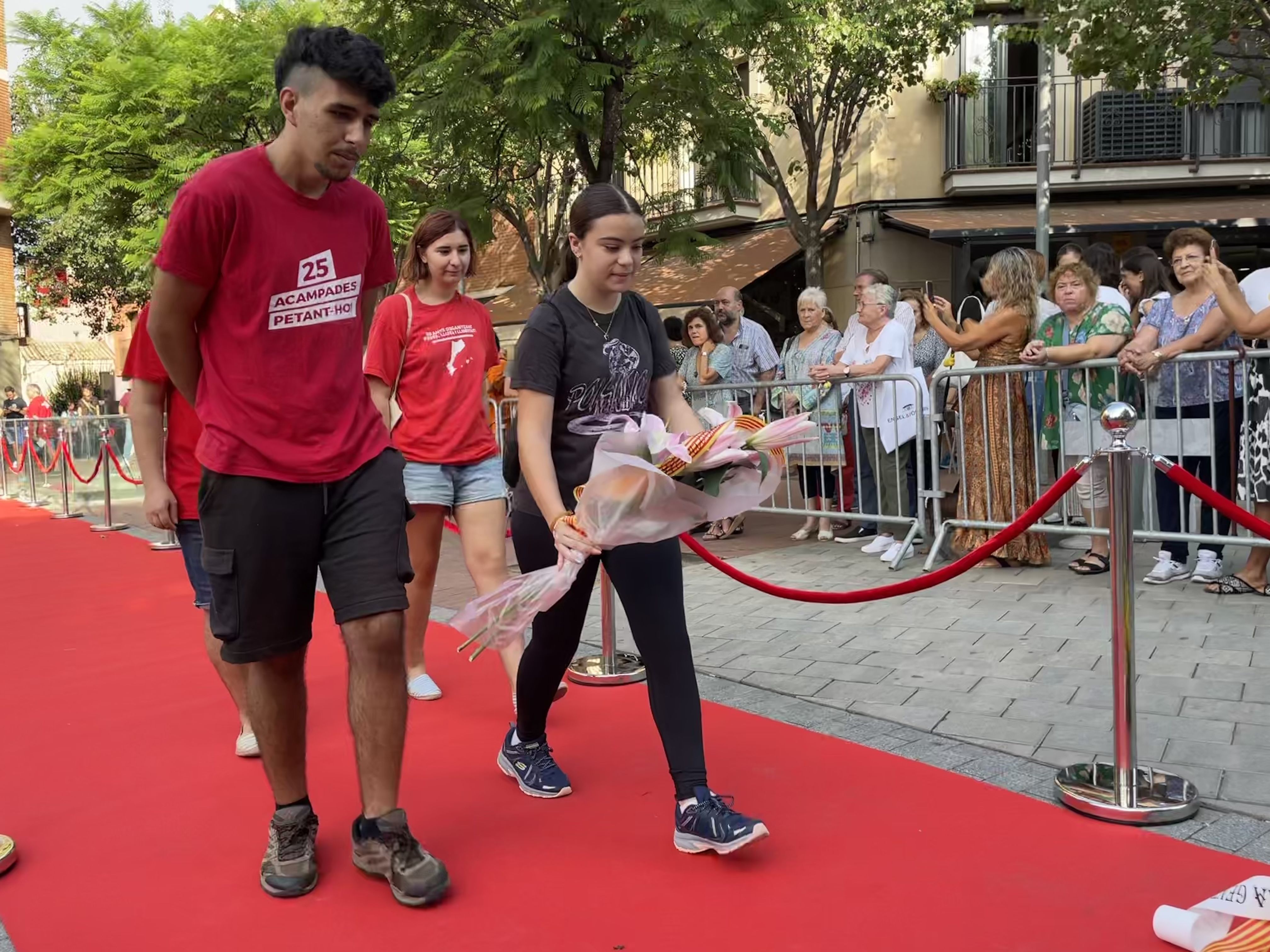 La ciutat ha viscut el tradicional acte institucional a la plaça de l'Onze de Setembre. FOTO: Arnau Martínez