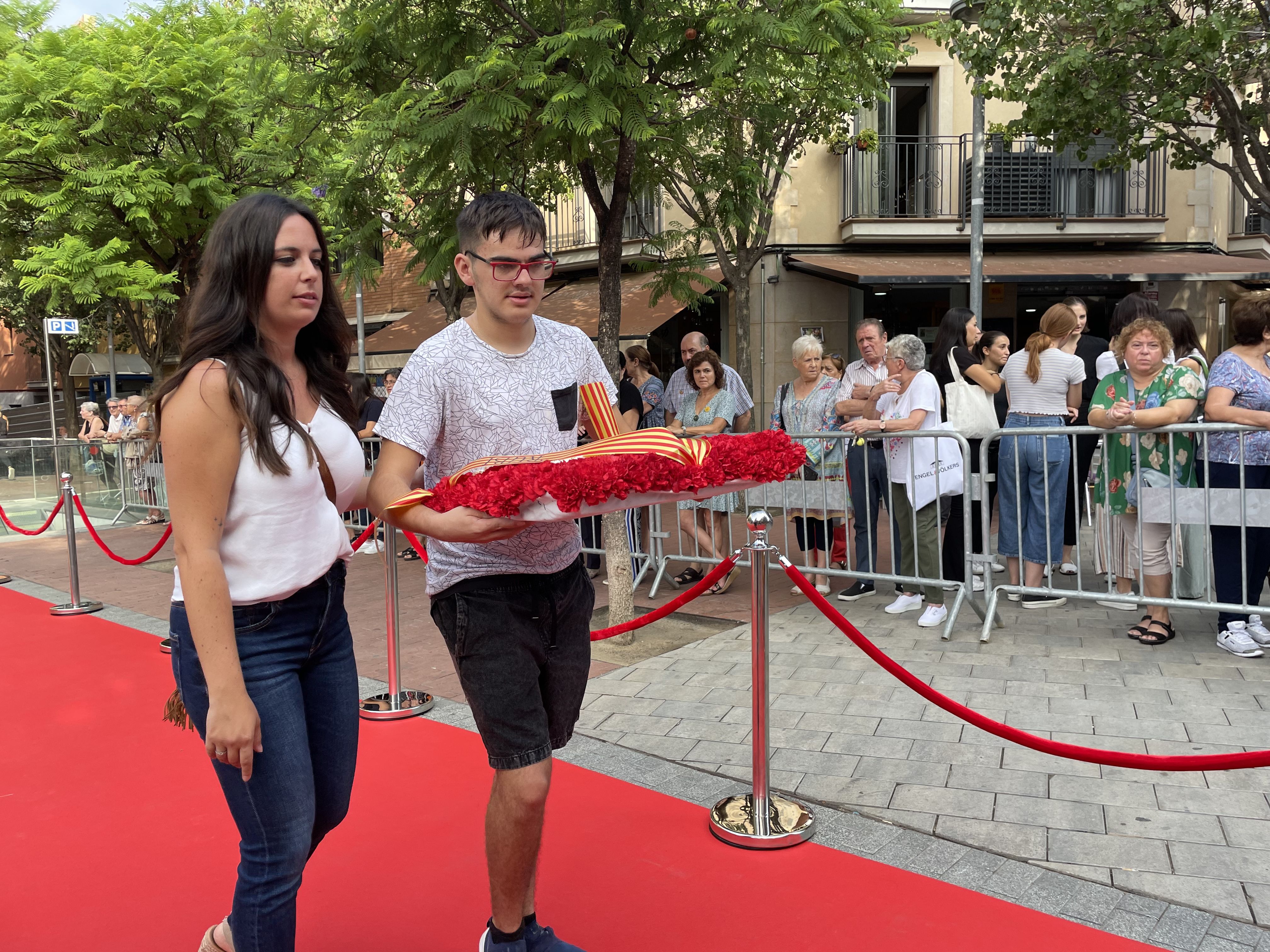 La ciutat ha viscut el tradicional acte institucional a la plaça de l'Onze de Setembre. FOTO: Arnau Martínez