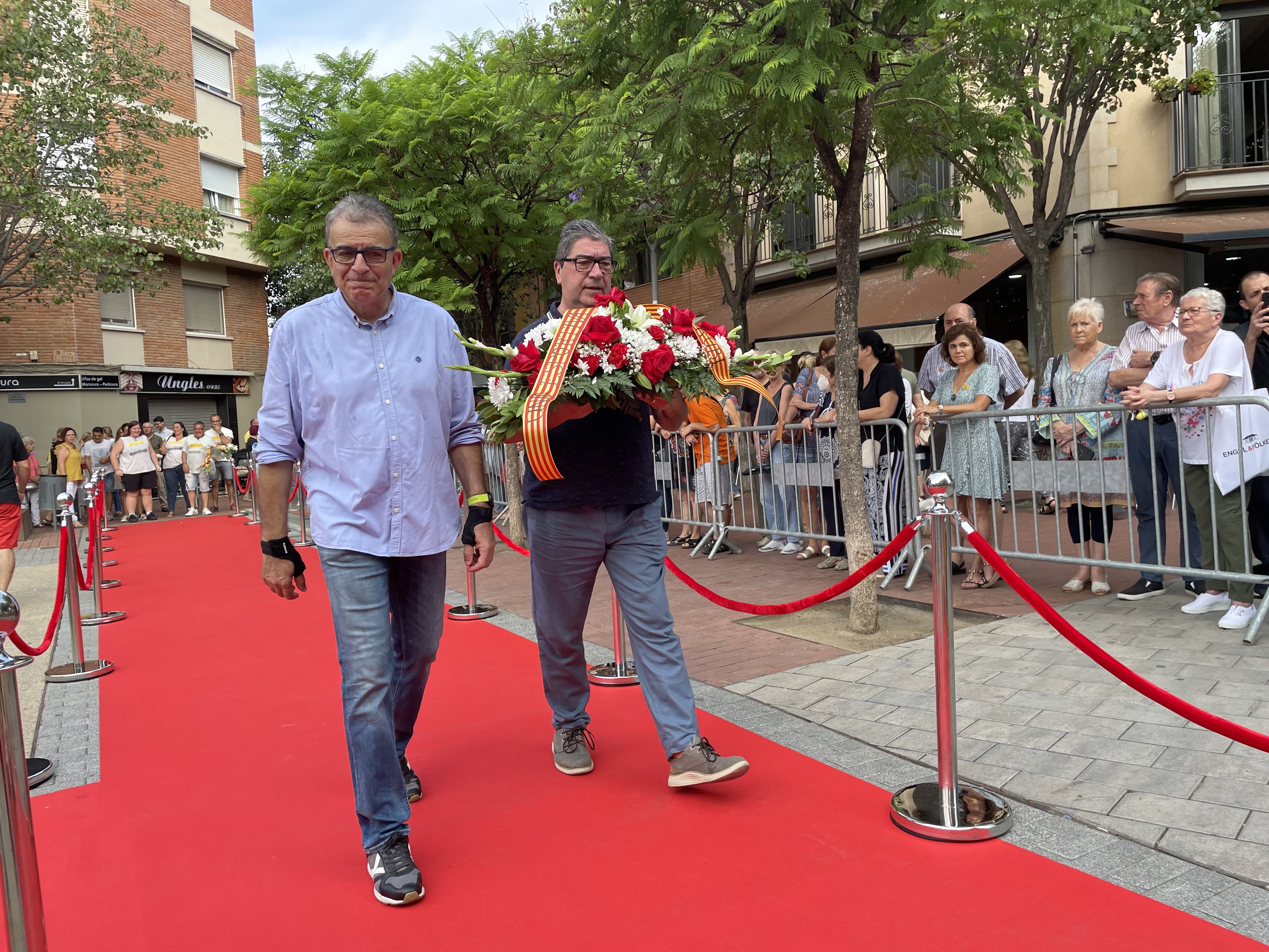 La ciutat ha viscut el tradicional acte institucional a la plaça de l'Onze de Setembre. FOTO: Arnau Martínez