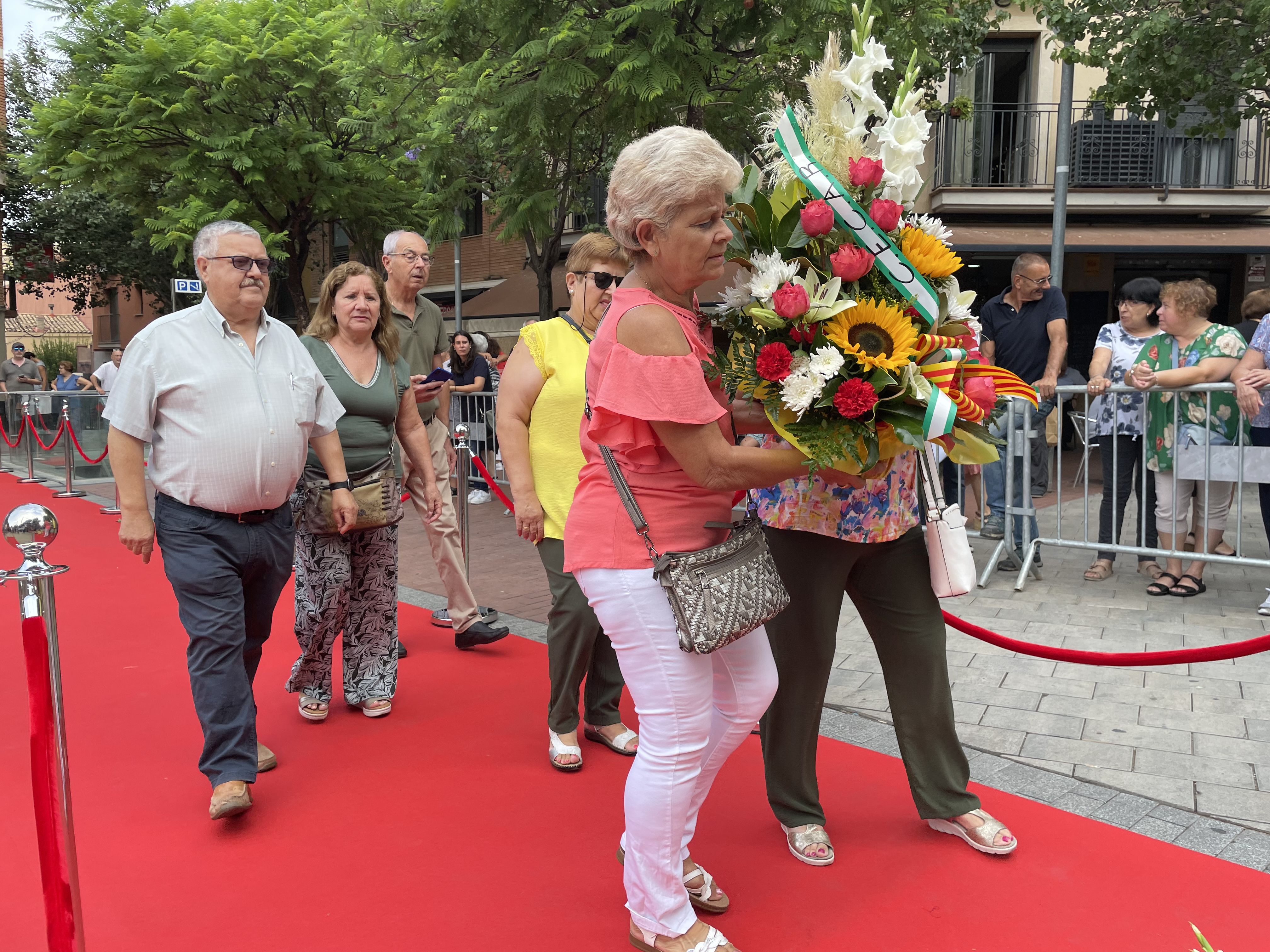 La ciutat ha viscut el tradicional acte institucional a la plaça de l'Onze de Setembre. FOTO: Arnau Martínez