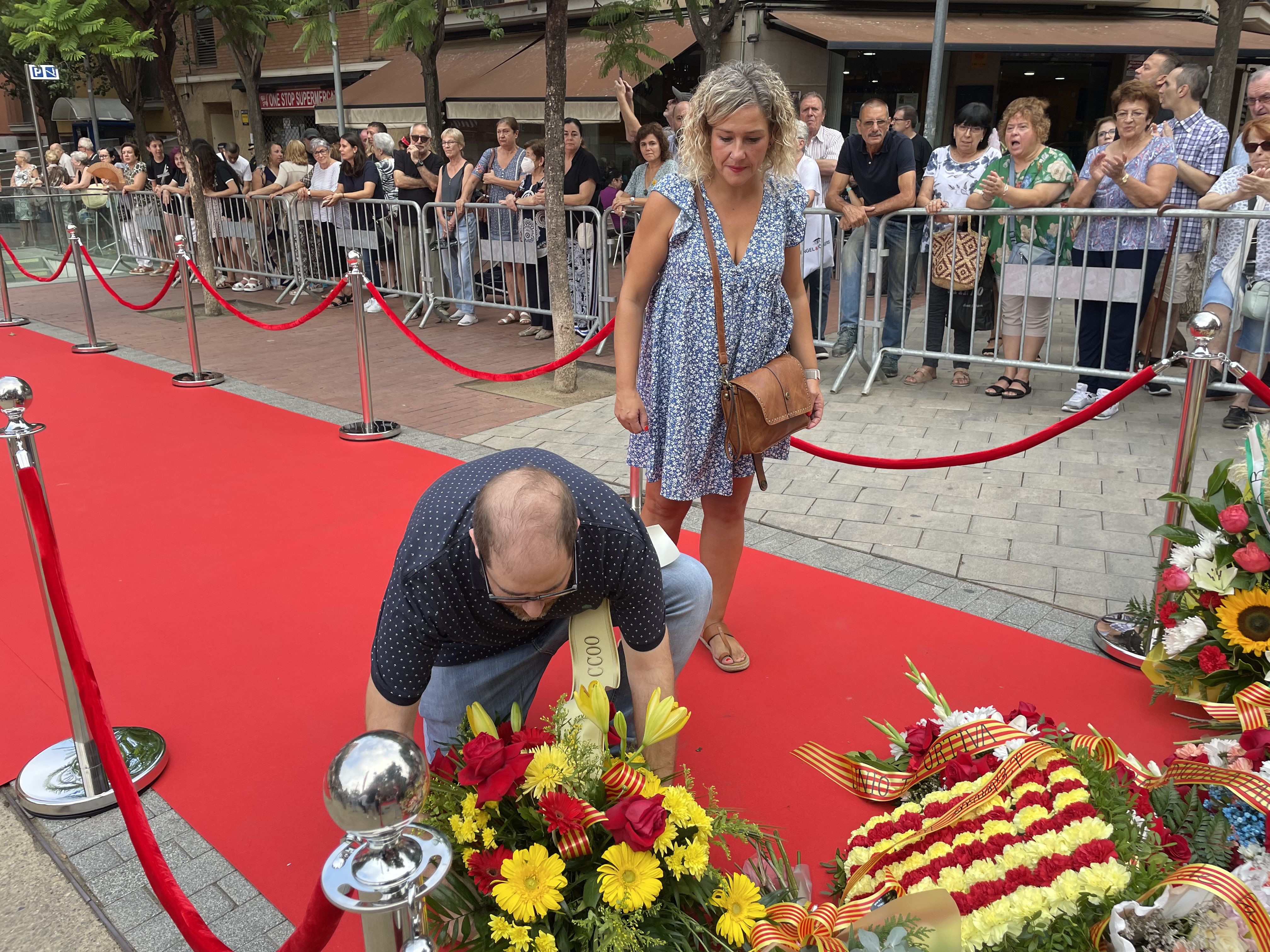 La ciutat ha viscut el tradicional acte institucional a la plaça de l'Onze de Setembre. FOTO: Arnau Martínez