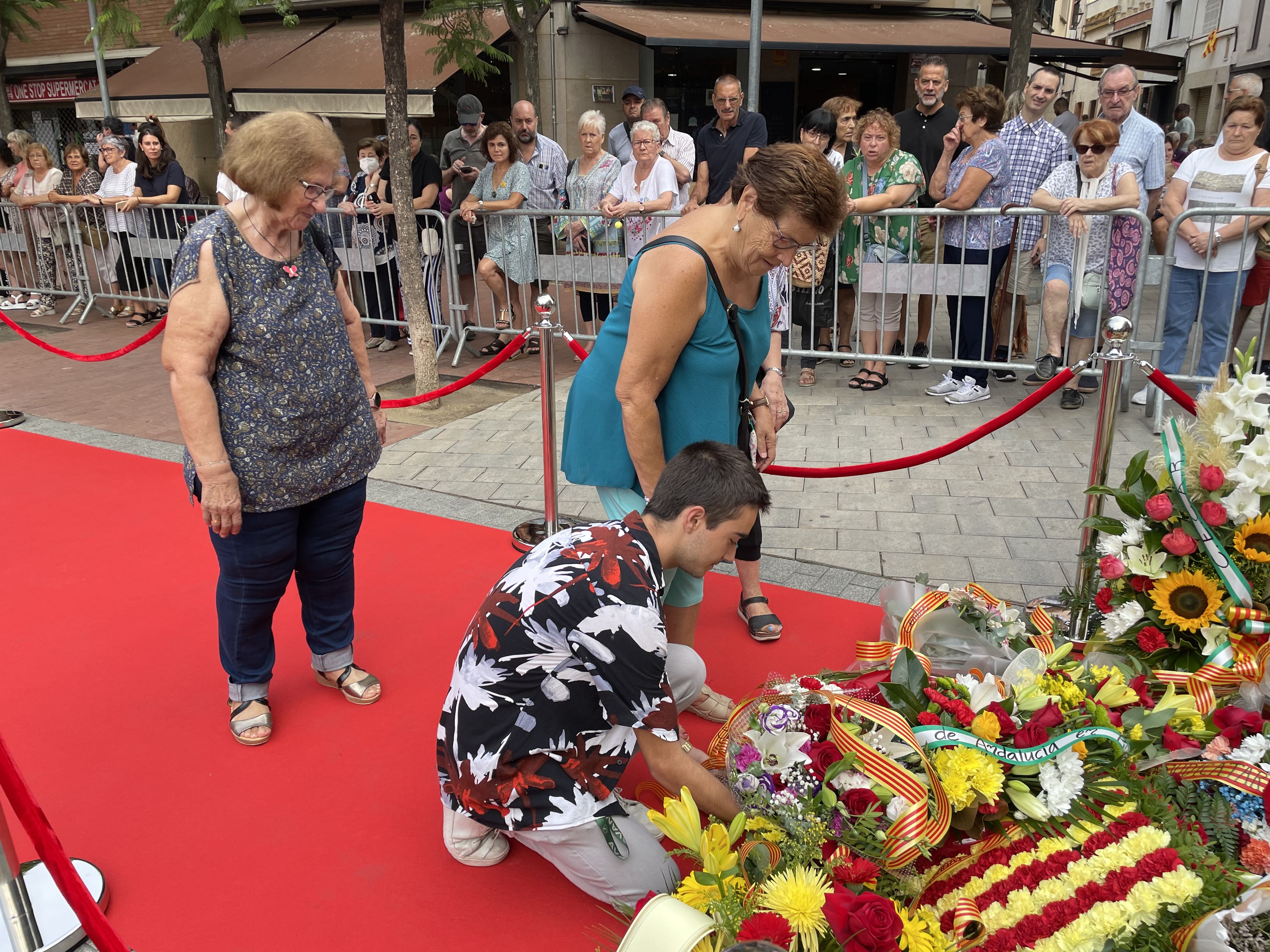 La ciutat ha viscut el tradicional acte institucional a la plaça de l'Onze de Setembre. FOTO: Arnau Martínez