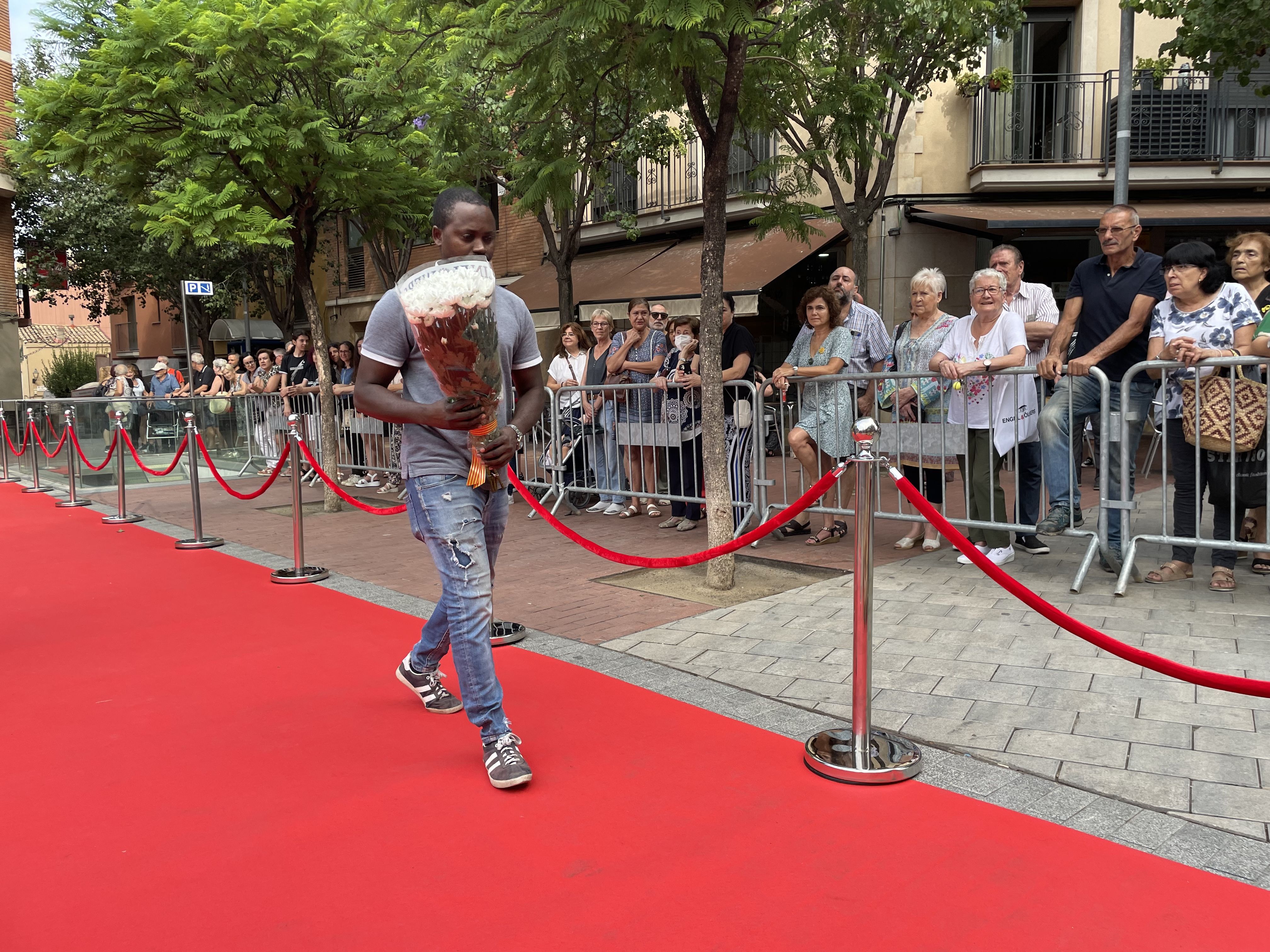 La ciutat ha viscut el tradicional acte institucional a la plaça de l'Onze de Setembre. FOTO: Arnau Martínez